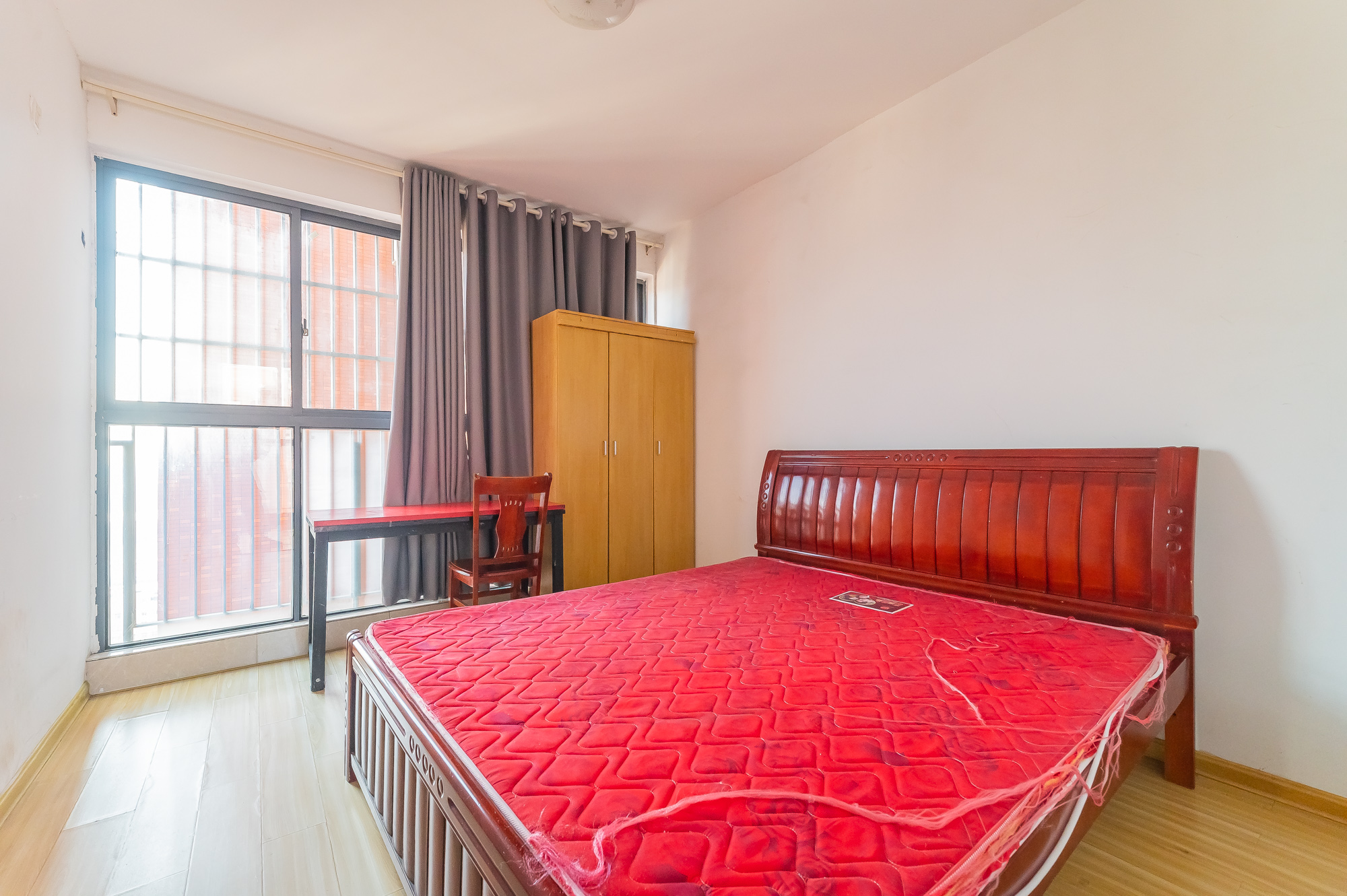 华润凤凰城二期  3室2厅2卫    65.0万 华润凤凰城二期  3室2厅2卫    65.0万卧室