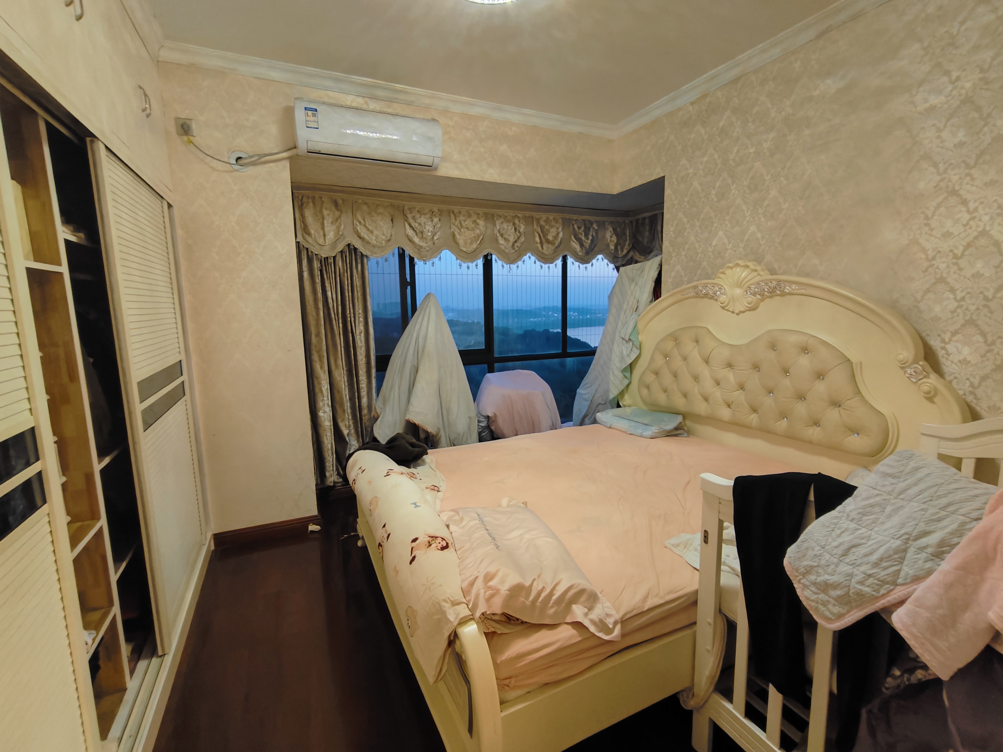 经世皇城 5室2厅3卫 125.00万 经世皇城 5室2厅3卫 125.00万室内图