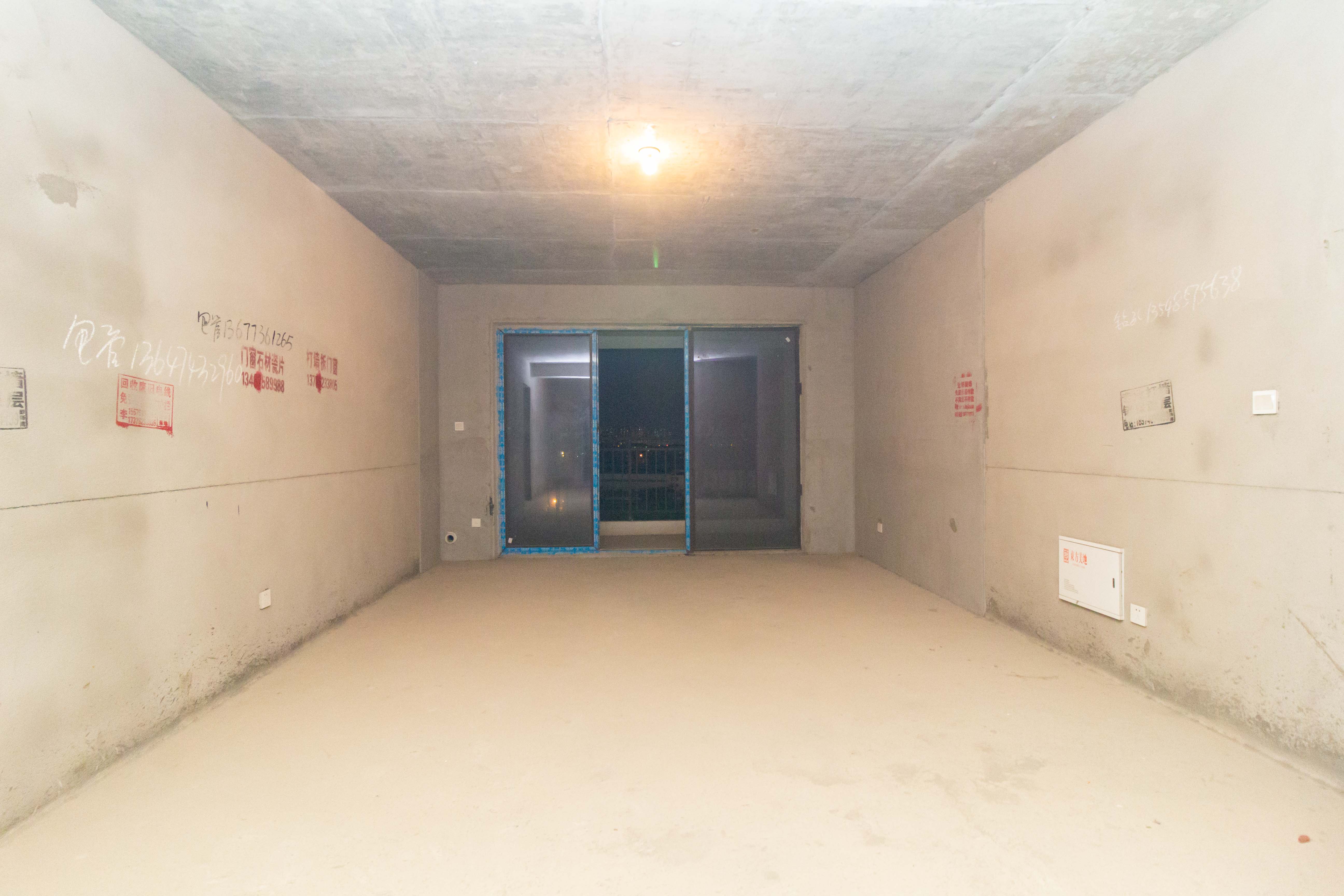 东方美地  4室2厅2卫   135.80万