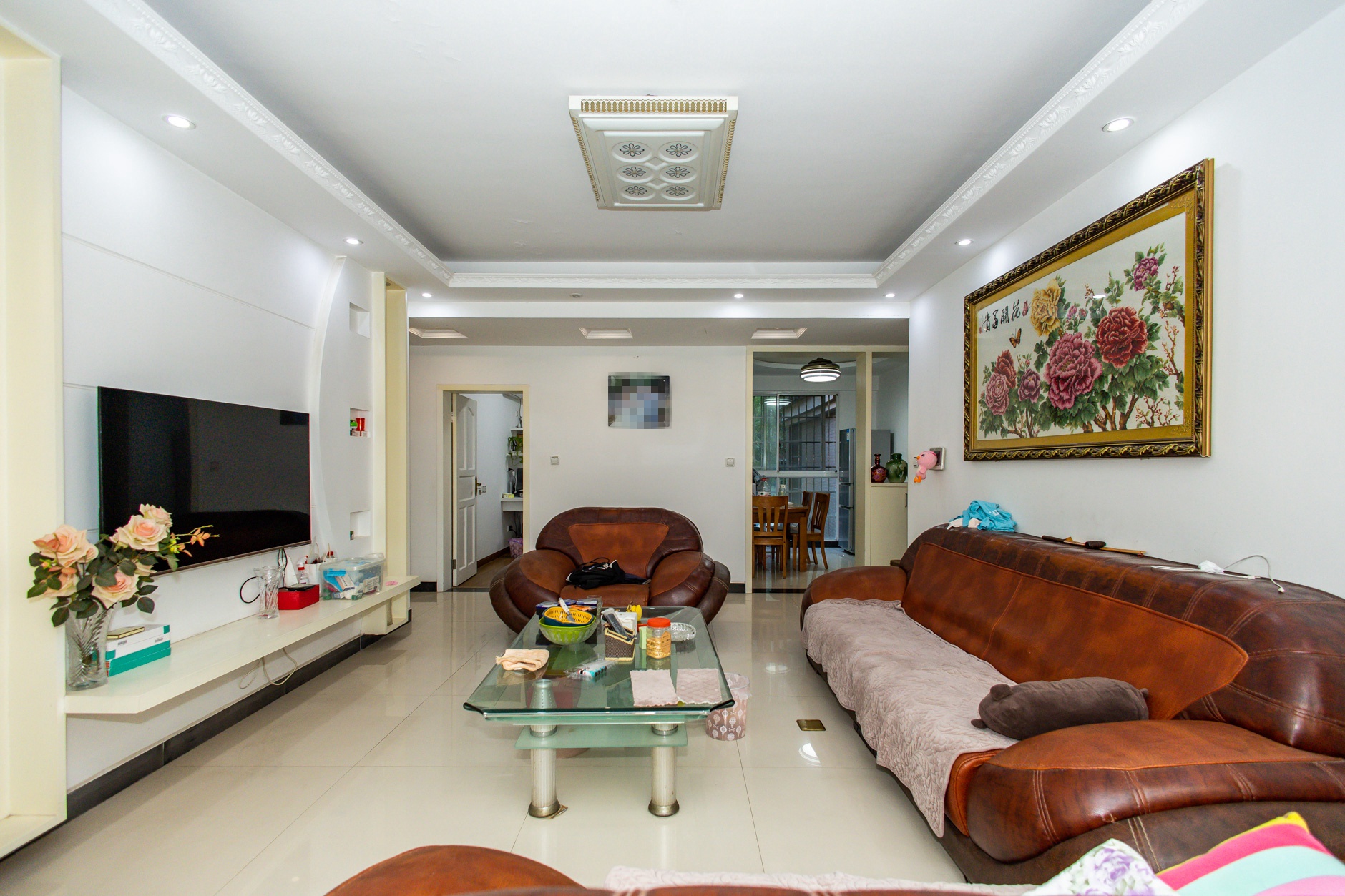 泊林晶城  3室1厅2卫    83.5万 泊林晶城  3室1厅2卫    83.5万客厅