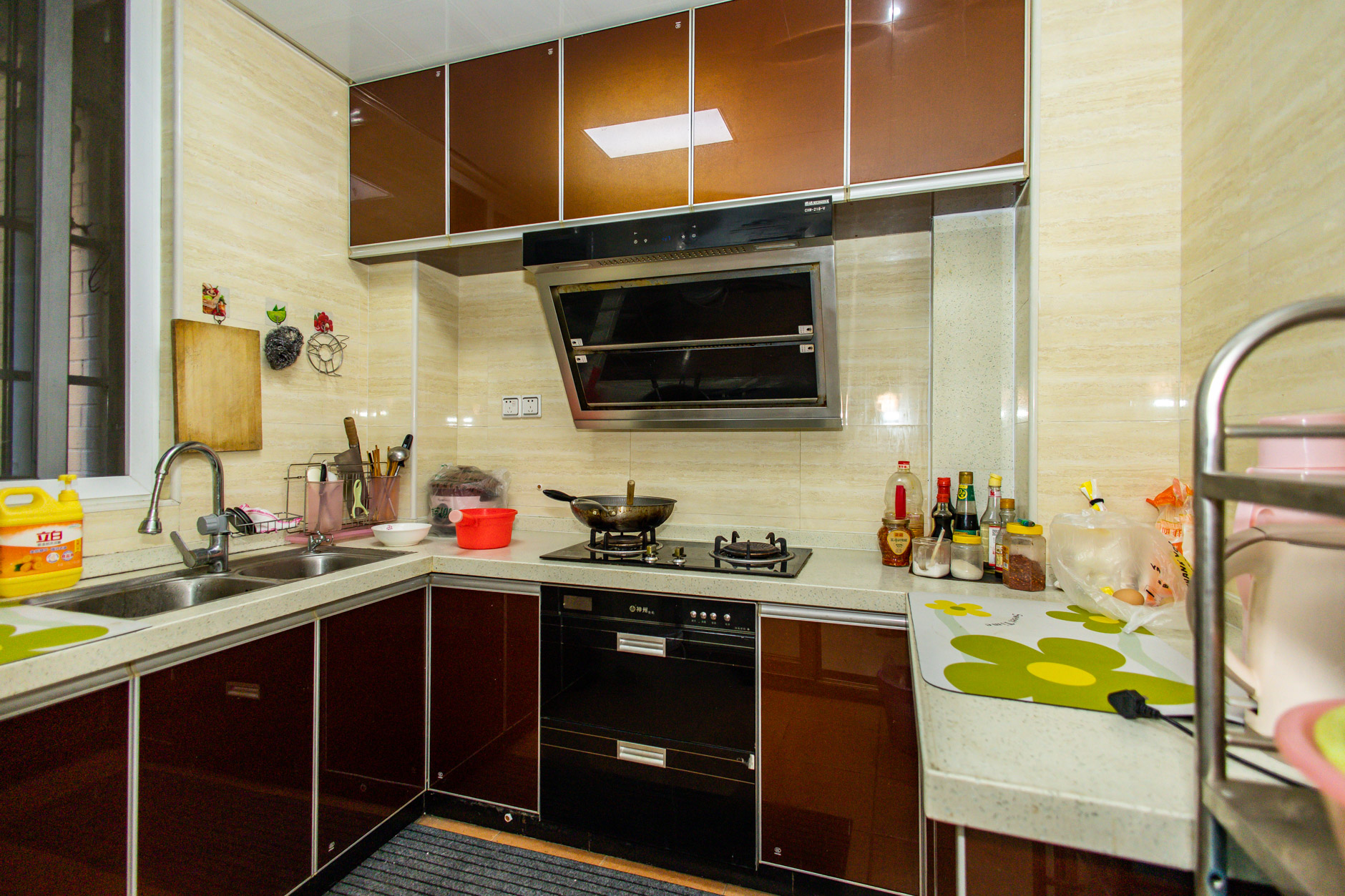 泊林晶城  3室1厅2卫    83.5万 泊林晶城  3室1厅2卫    83.5万厨房