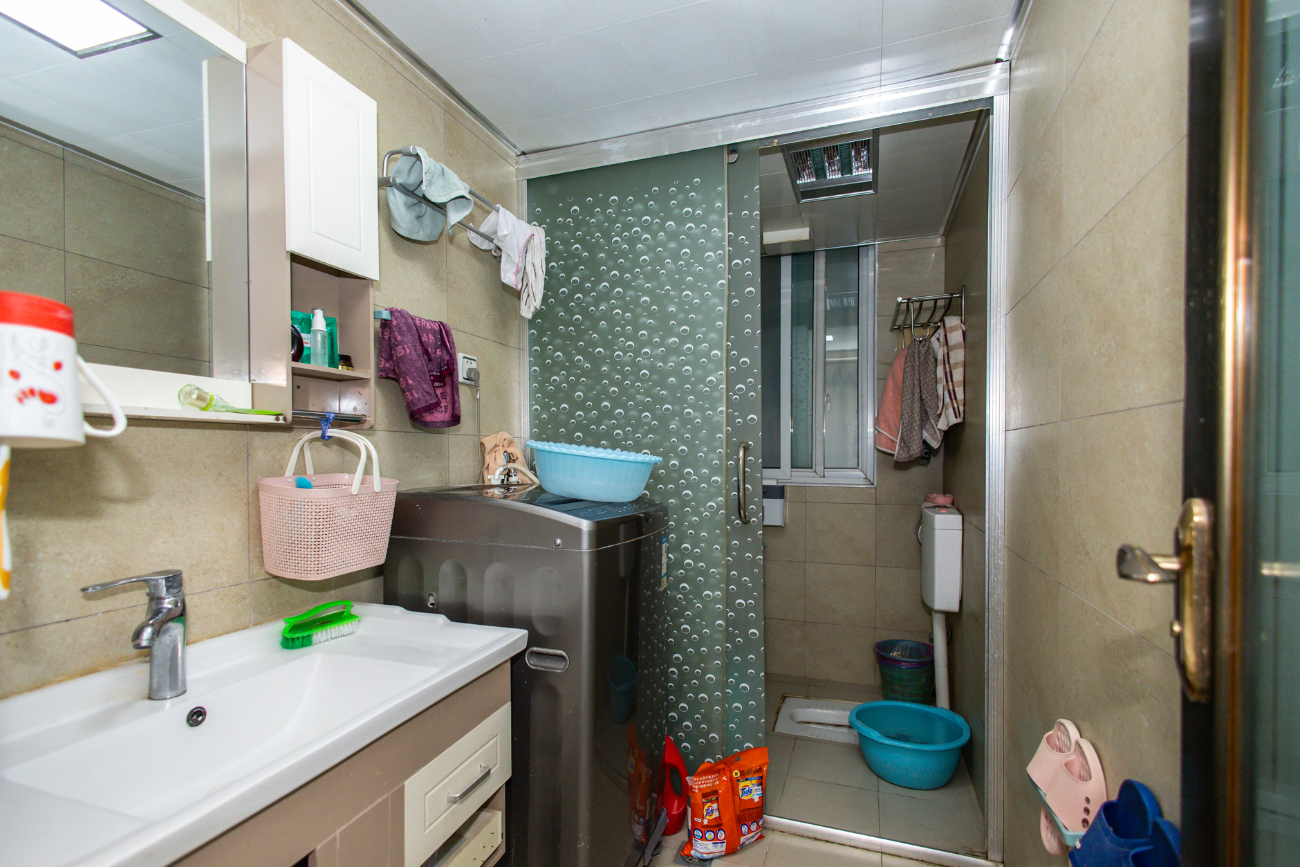 泊林晶城  3室1厅2卫    83.5万 泊林晶城  3室1厅2卫    83.5万卫生间