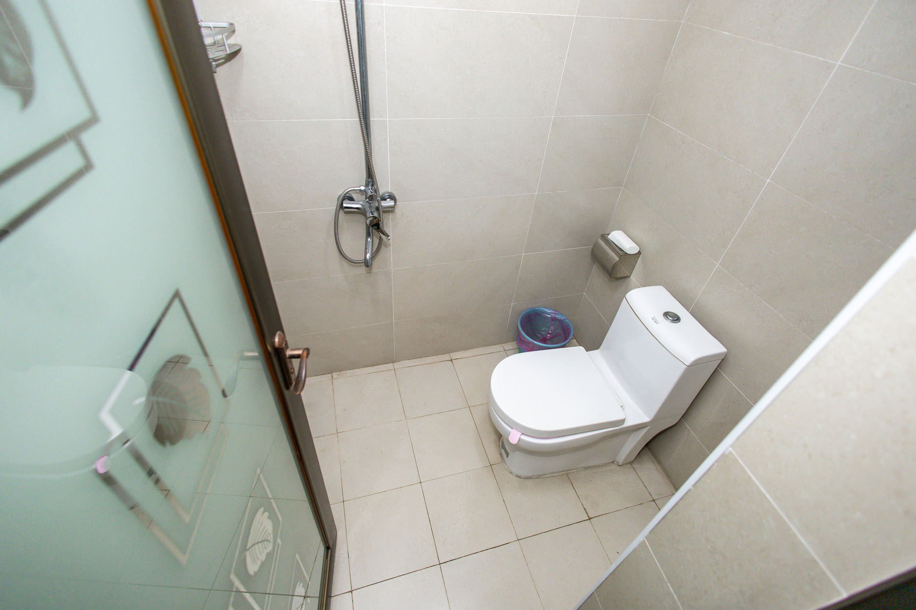 泊林晶城  3室1厅2卫    83.5万 泊林晶城  3室1厅2卫    83.5万卫生间