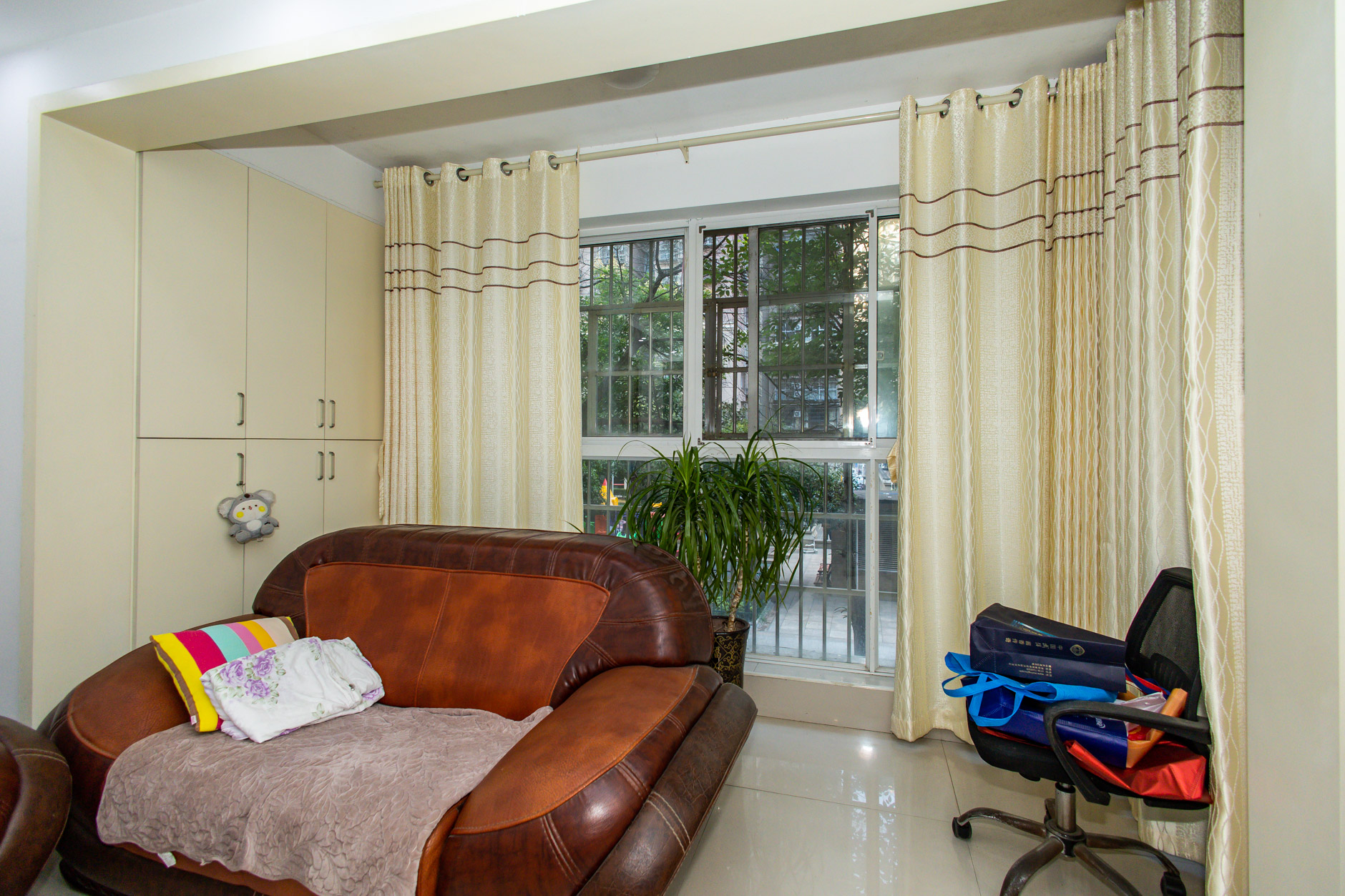 泊林晶城  3室1厅2卫    83.5万 泊林晶城  3室1厅2卫    83.5万阳台