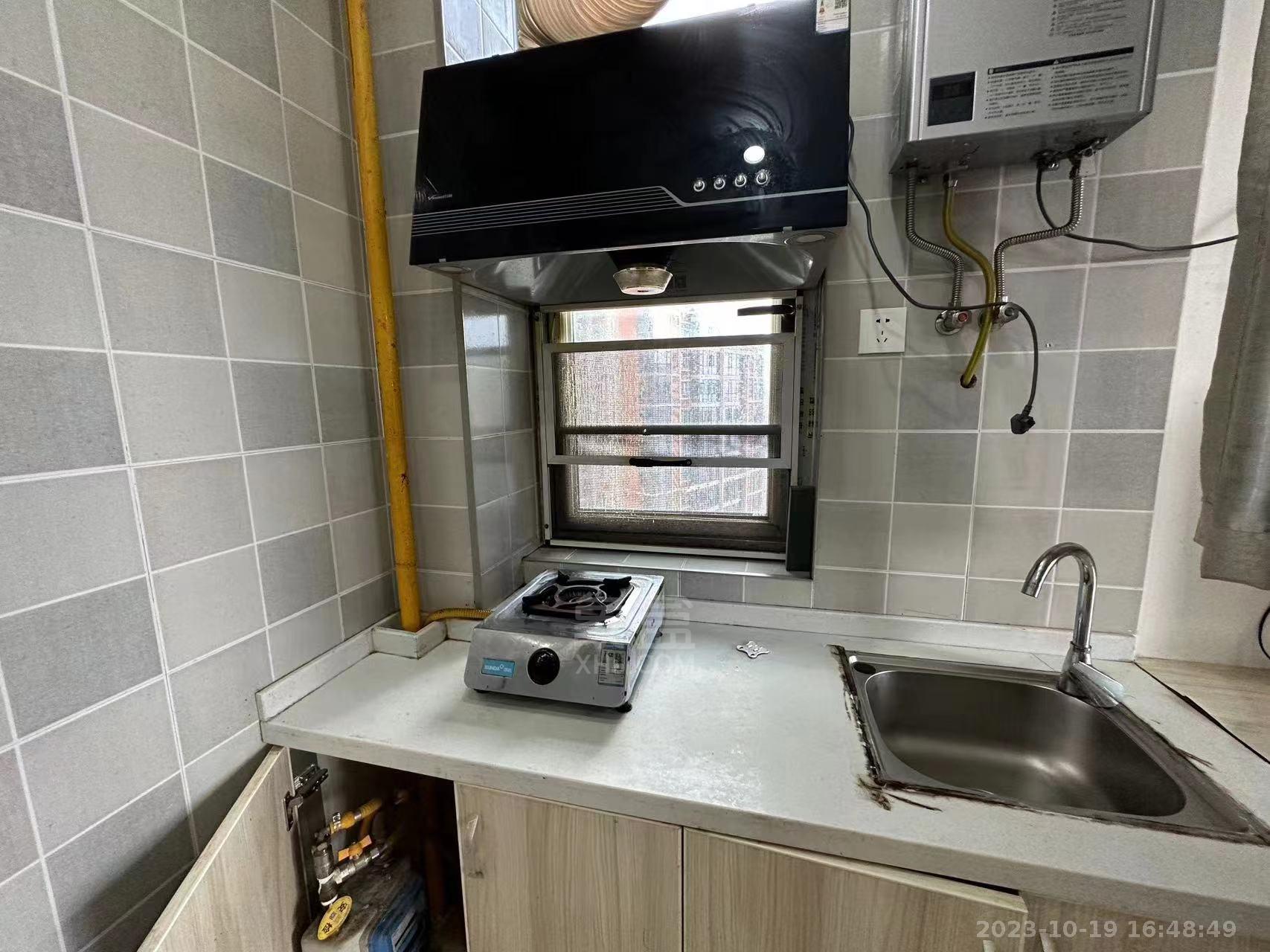 庐山一号  1室1厅1卫   1300.00元/月室内图