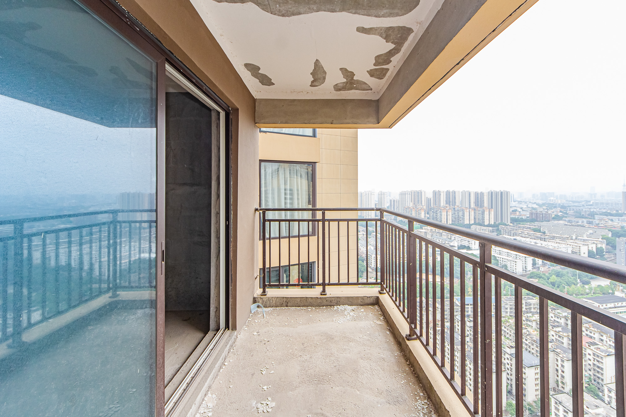 北辰三角洲C3区  3室2厅2卫    152.0万阳台