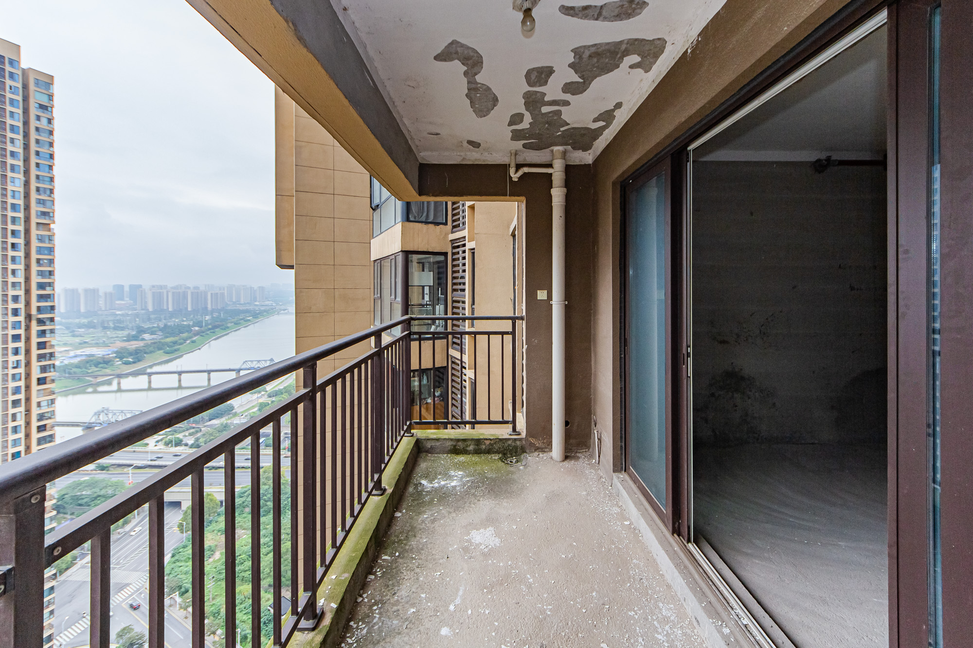 北辰三角洲C3区  3室2厅2卫    152.0万阳台