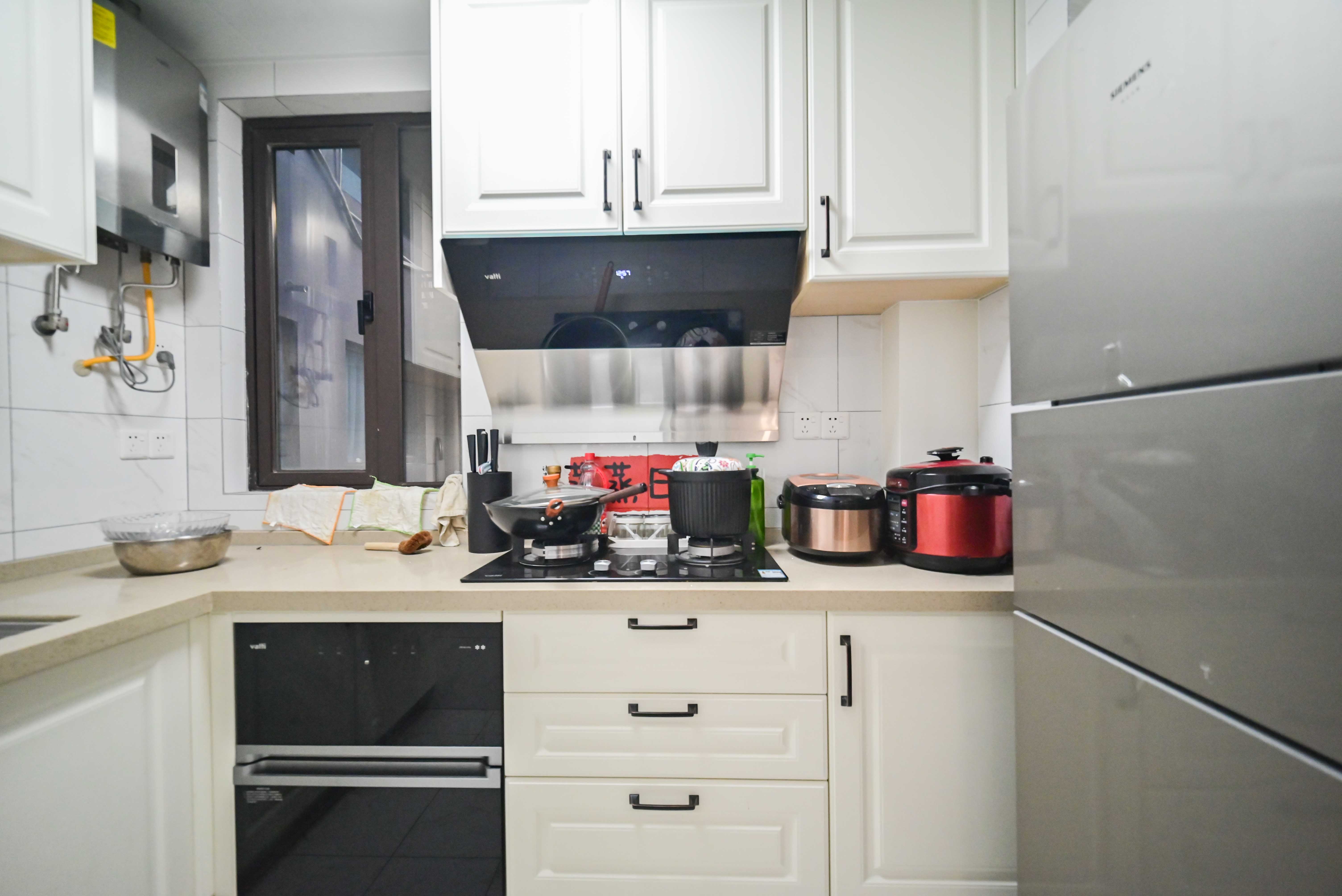 保利大都汇一期、二期  3室2厅1卫    135.0万厨房