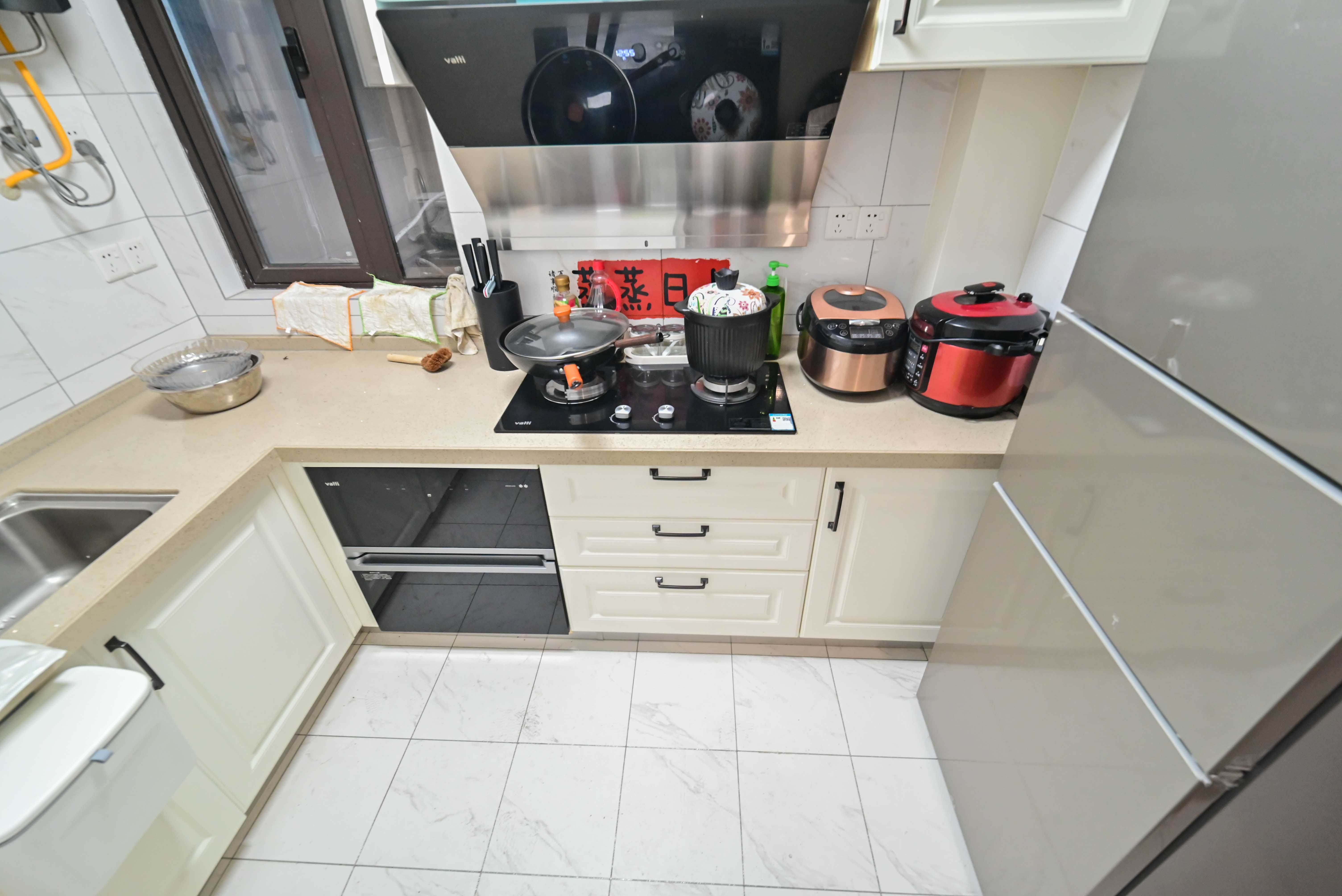 保利大都汇一期、二期  3室2厅1卫    135.0万厨房