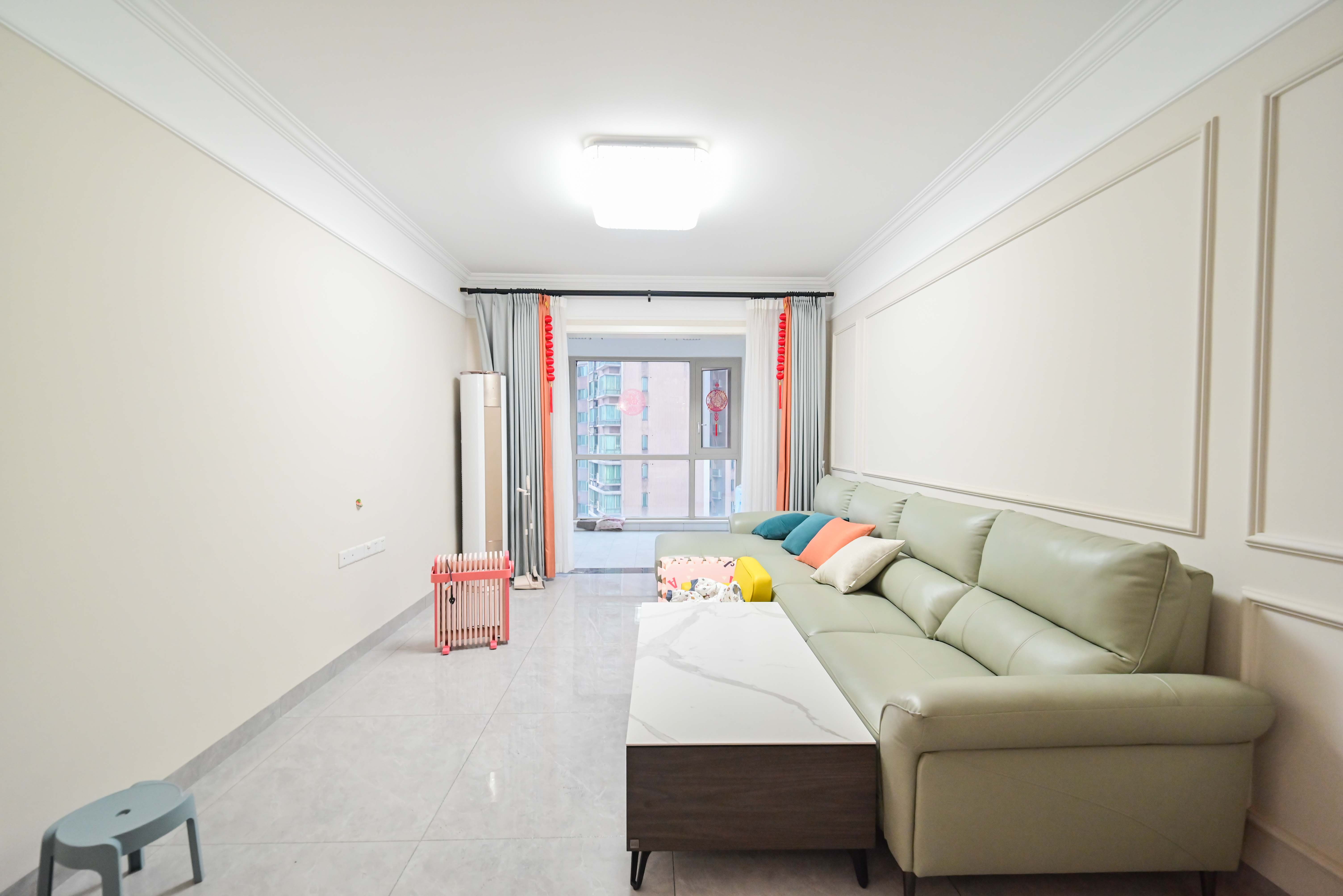 保利大都汇一期、二期  3室2厅1卫    135.0万客厅