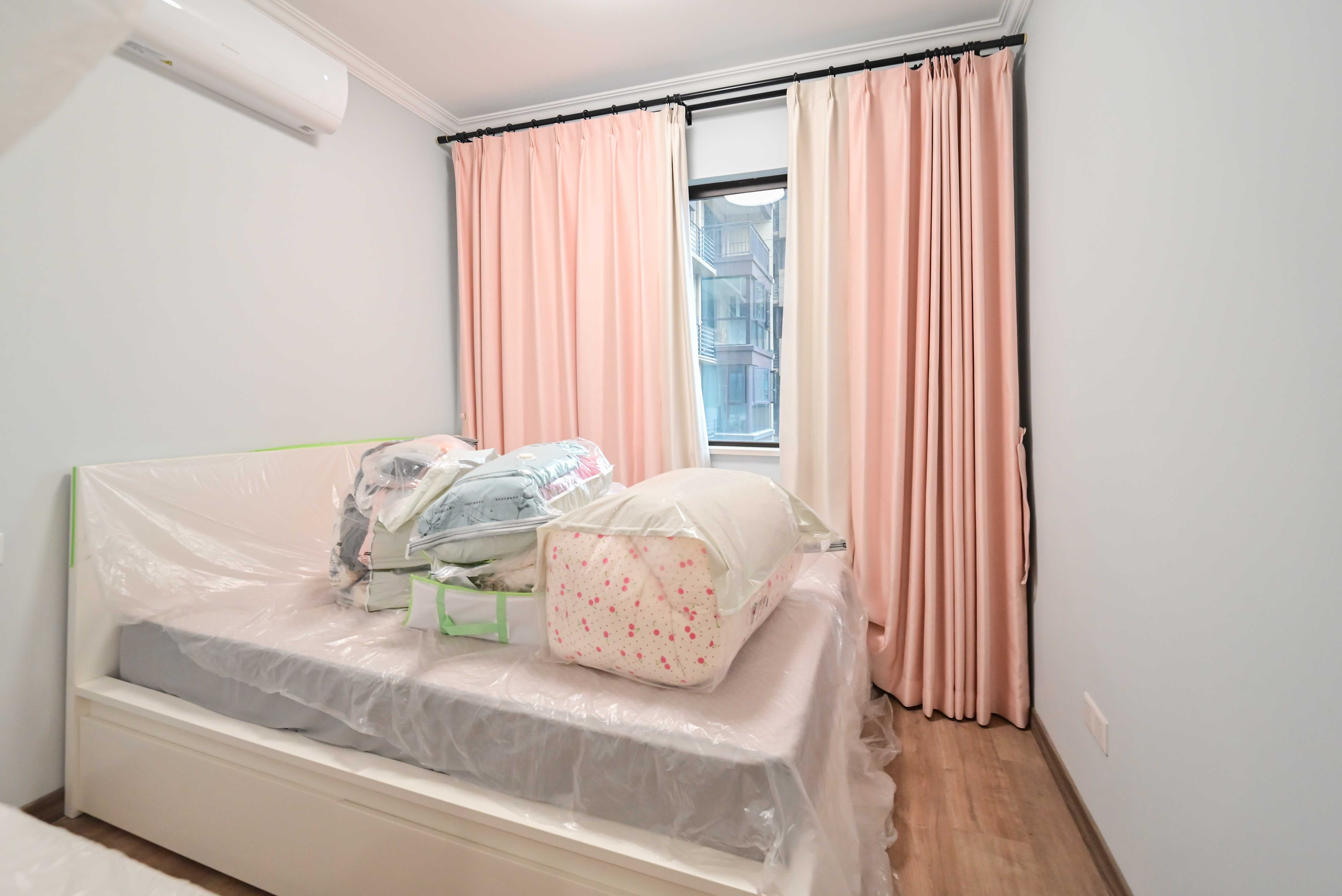 保利大都汇一期、二期  3室2厅1卫    135.0万卧室