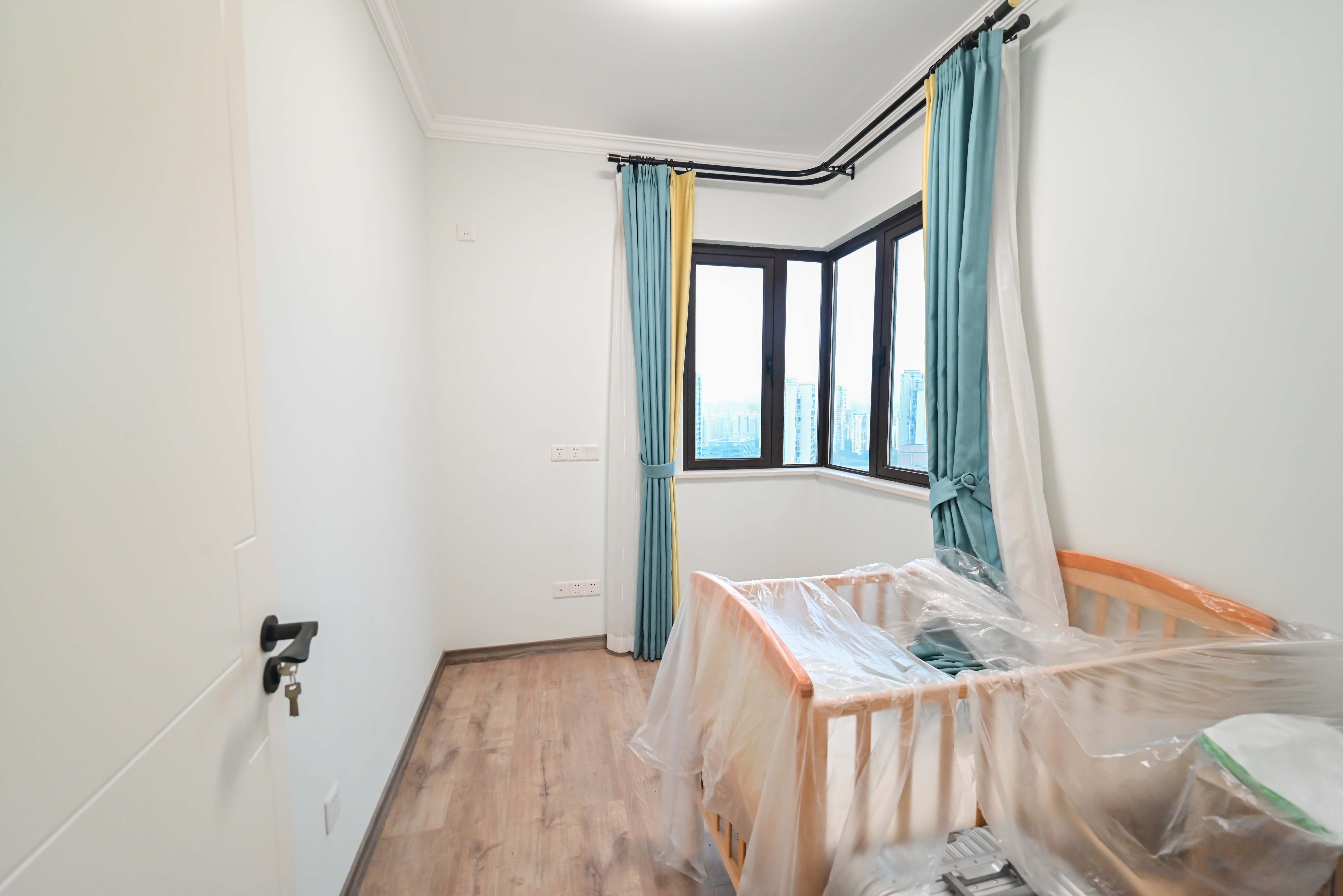 保利大都汇一期、二期  3室2厅1卫    135.0万卧室