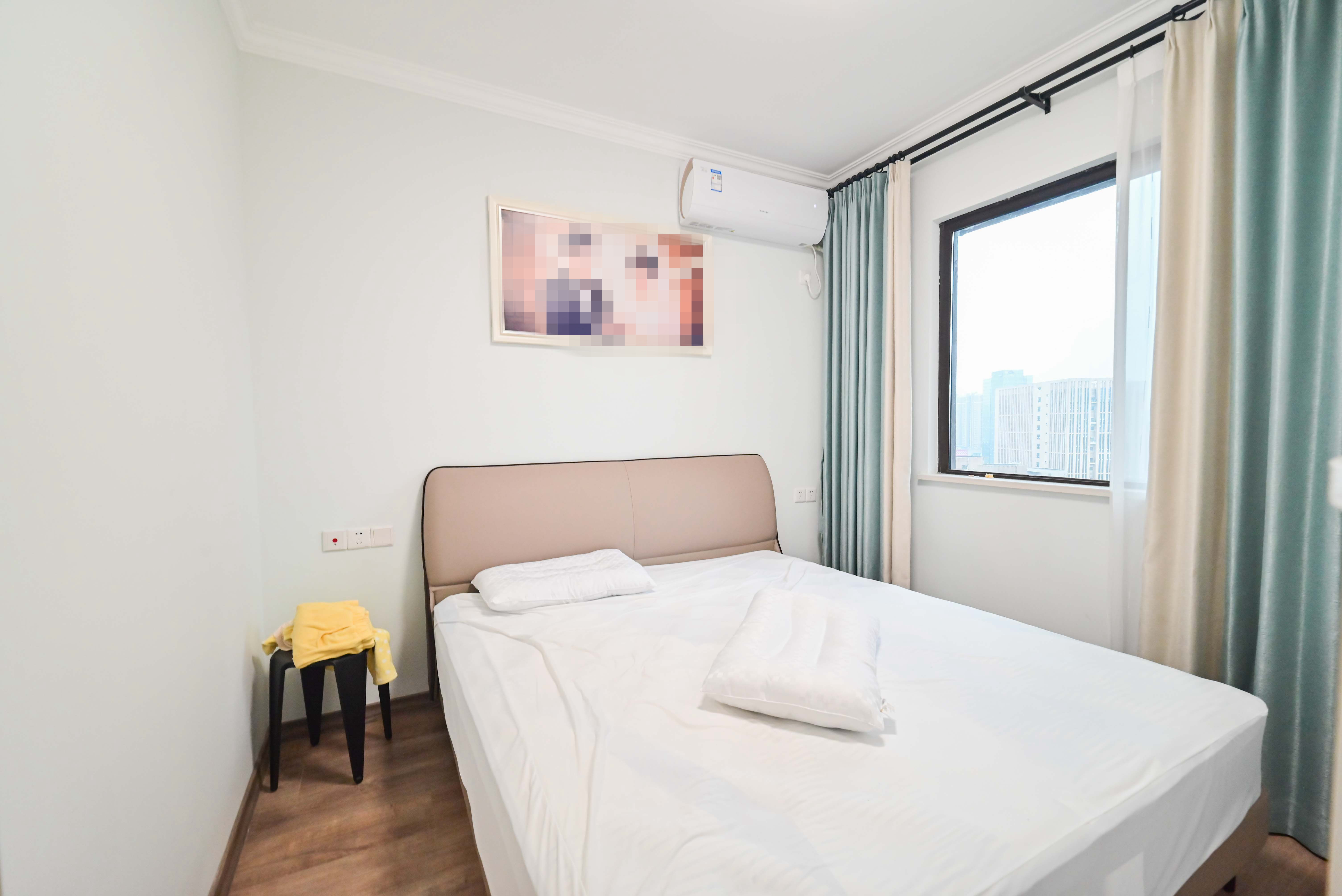 保利大都汇一期、二期  3室2厅1卫    135.0万卧室