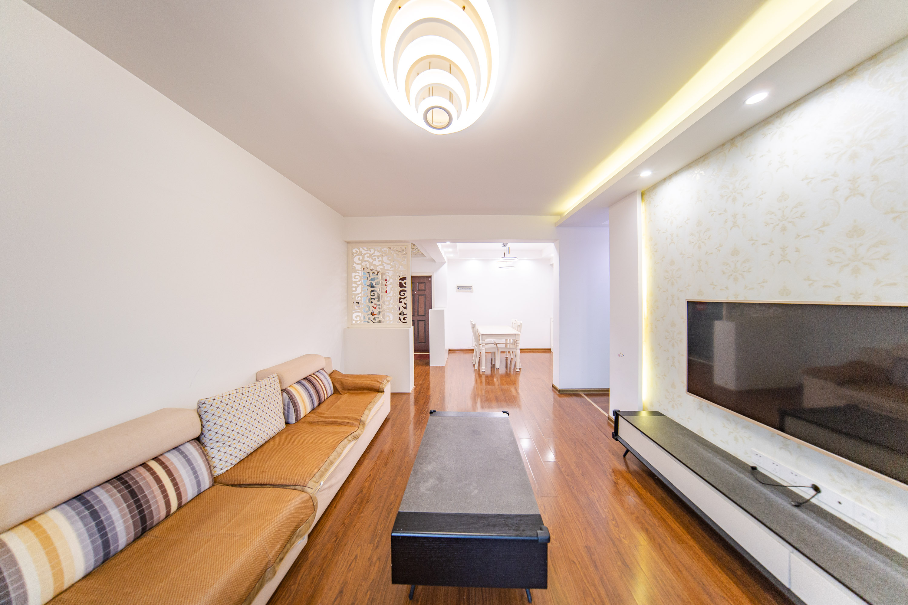 邦盛水岸御园  3室2厅1卫    93.0万客厅