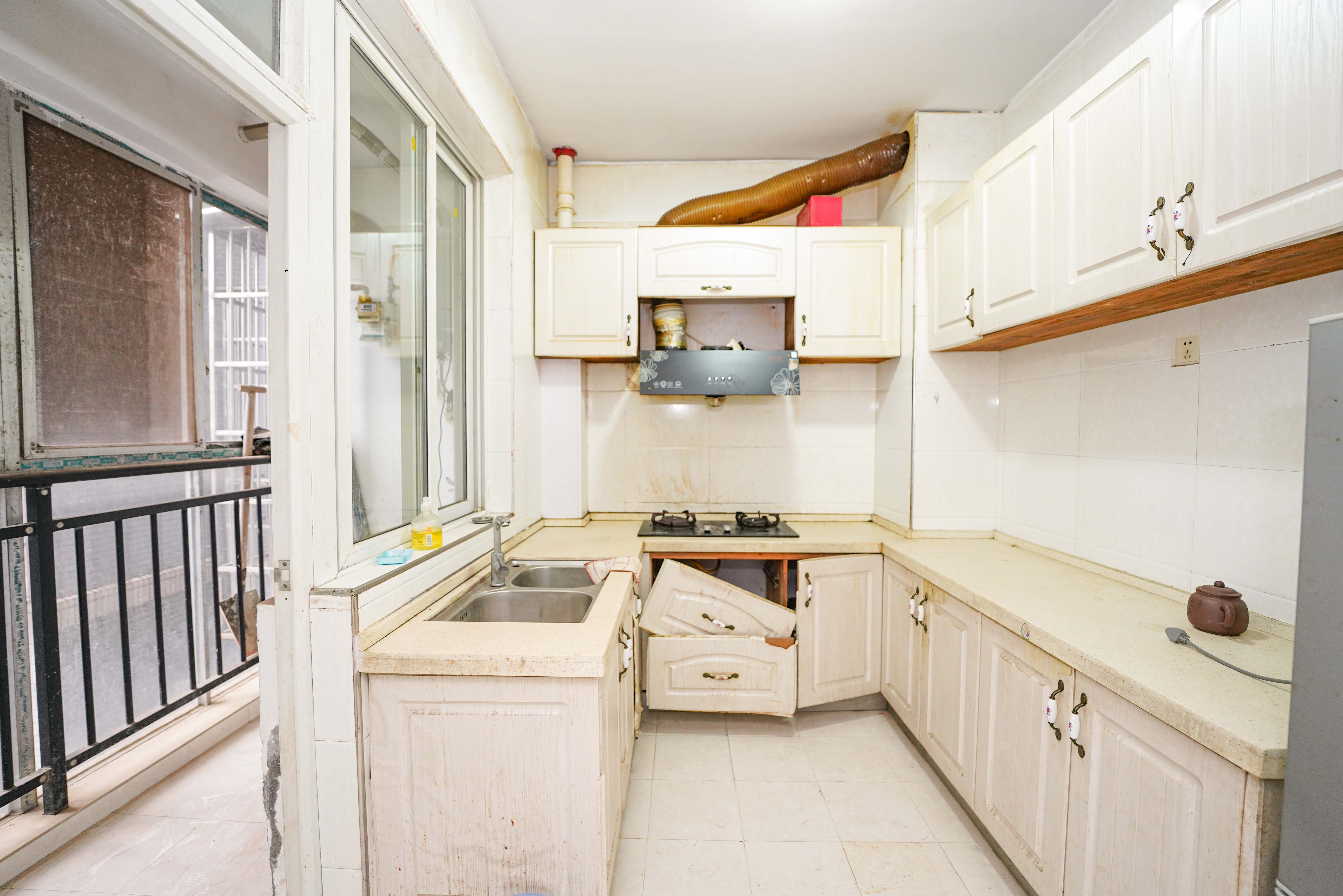 中悦领秀金都 2室2厅1卫 36.0万 中悦领秀金都 2室2厅1卫 36.0万厨房