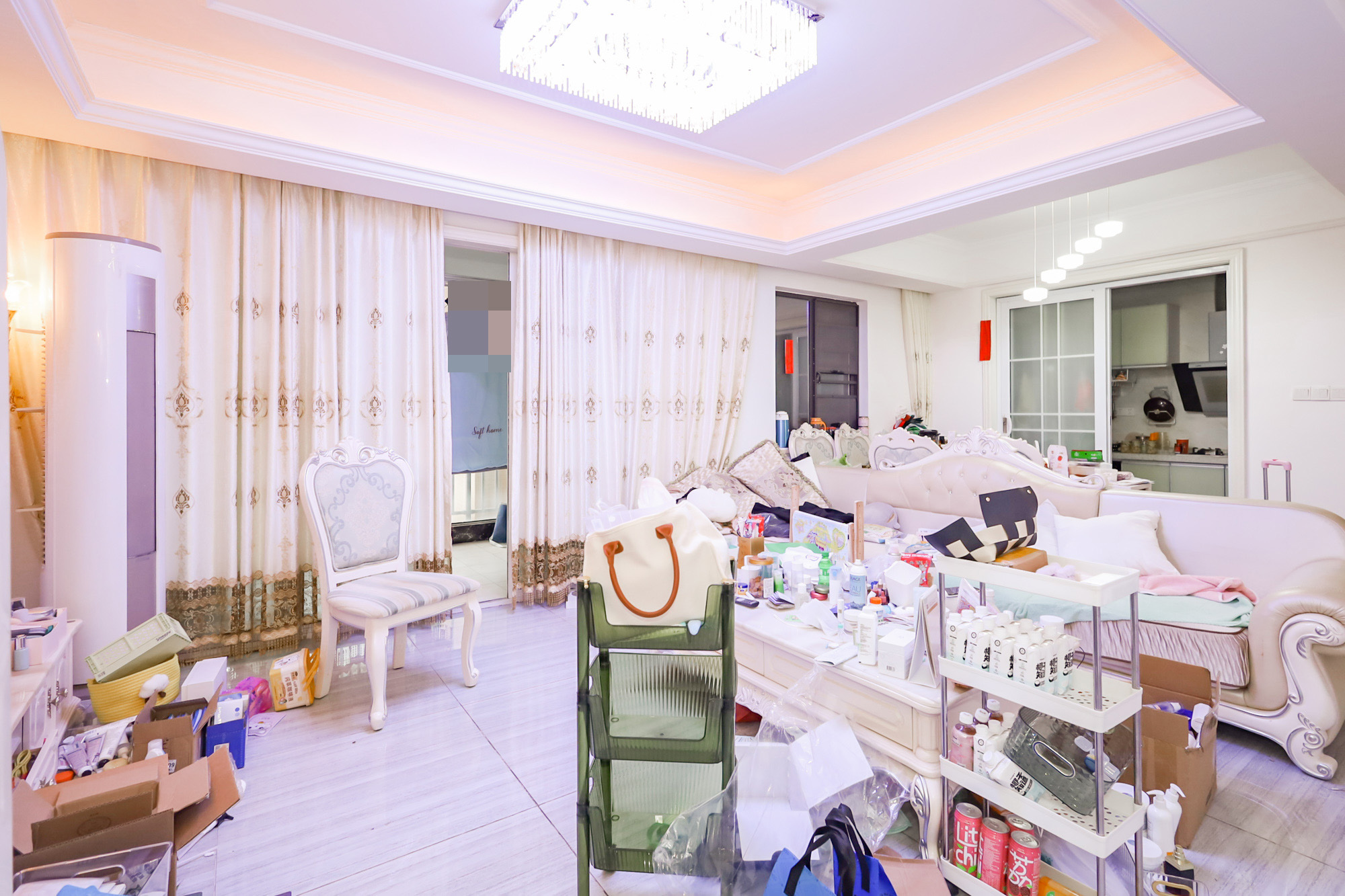 钰龙天下二期(钰龙佳园) 5室2厅2卫 291.0万 钰龙天下二期(钰龙佳园) 5室2厅2卫 291.0万客厅