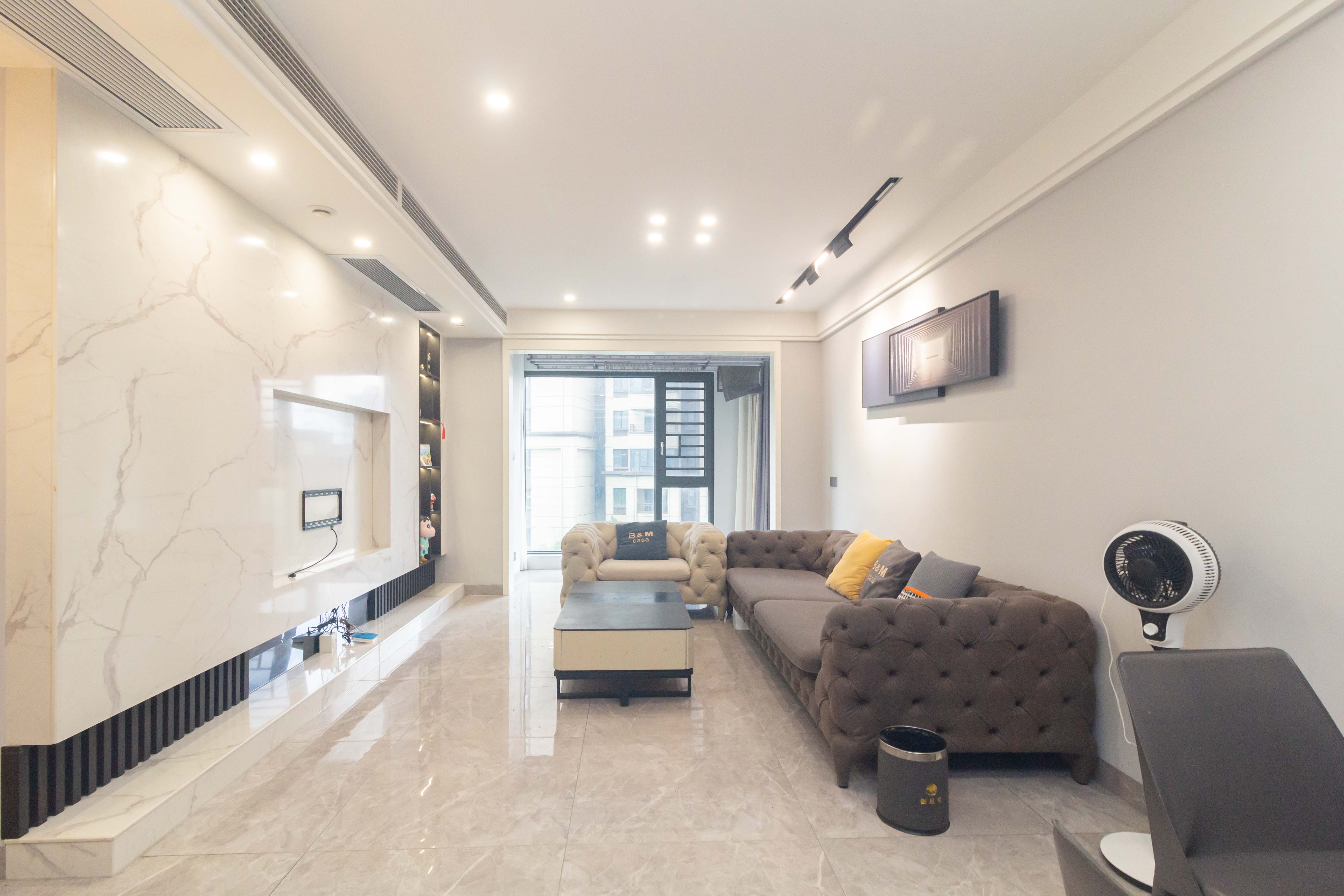 龙湖碧桂园天宸原著  4室2厅3卫    169.8万 龙湖碧桂园天宸原著  4室2厅3卫    169.8万客厅