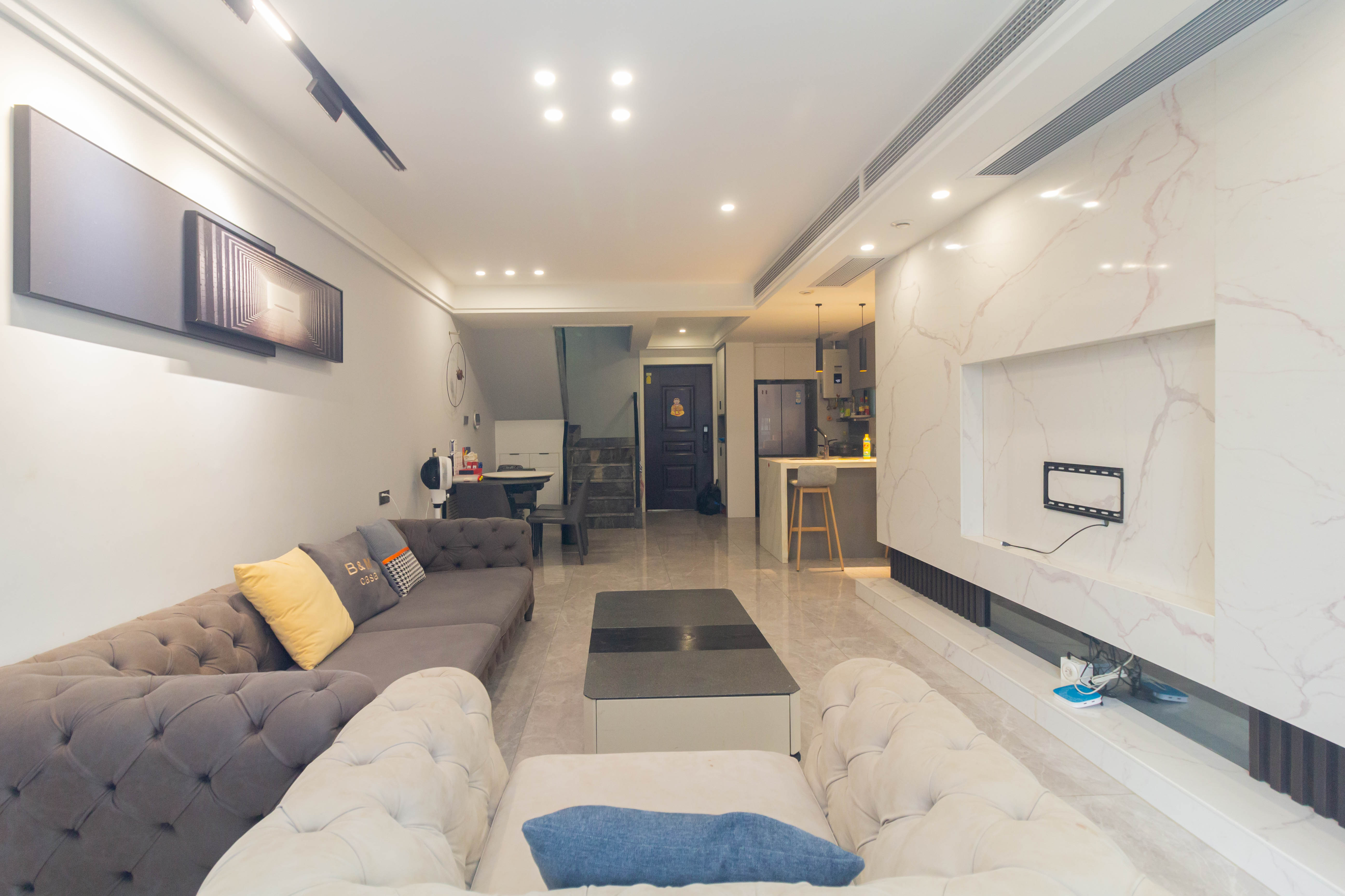 龙湖碧桂园天宸原著  4室2厅3卫    169.8万 龙湖碧桂园天宸原著  4室2厅3卫    169.8万客厅