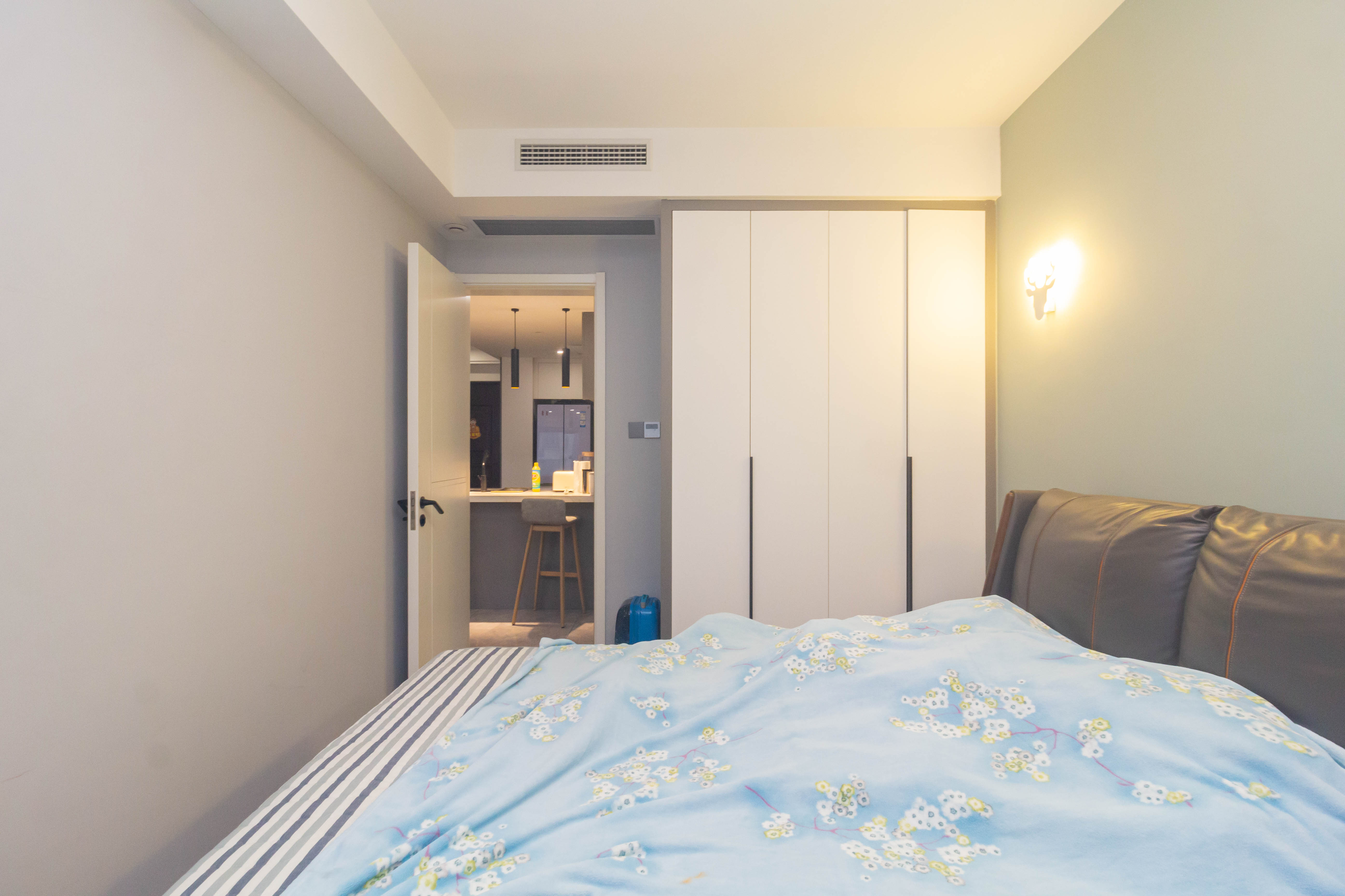 龙湖碧桂园天宸原著  4室2厅3卫    169.8万 龙湖碧桂园天宸原著  4室2厅3卫    169.8万卧室