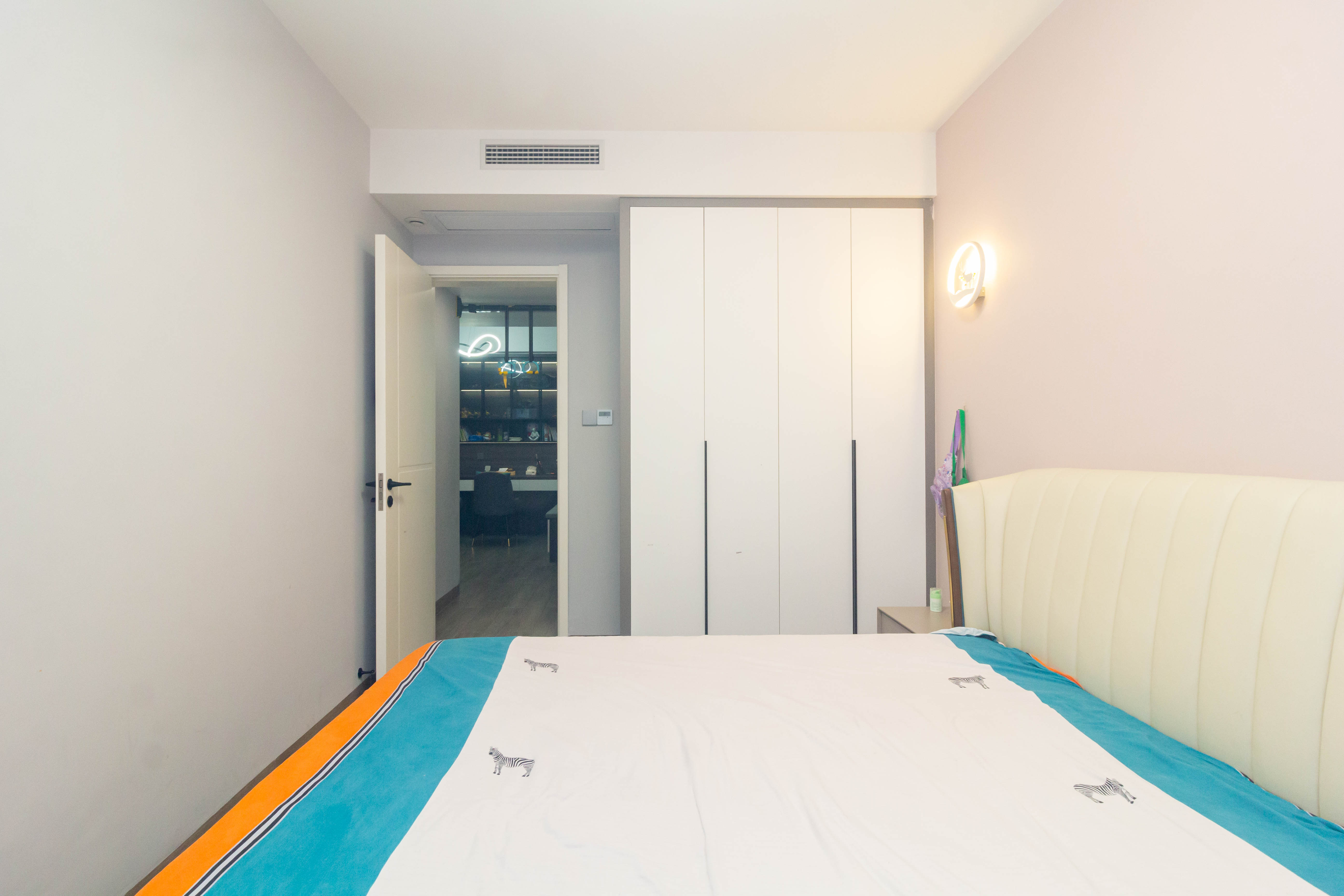 龙湖碧桂园天宸原著  4室2厅3卫    169.8万 龙湖碧桂园天宸原著  4室2厅3卫    169.8万卧室