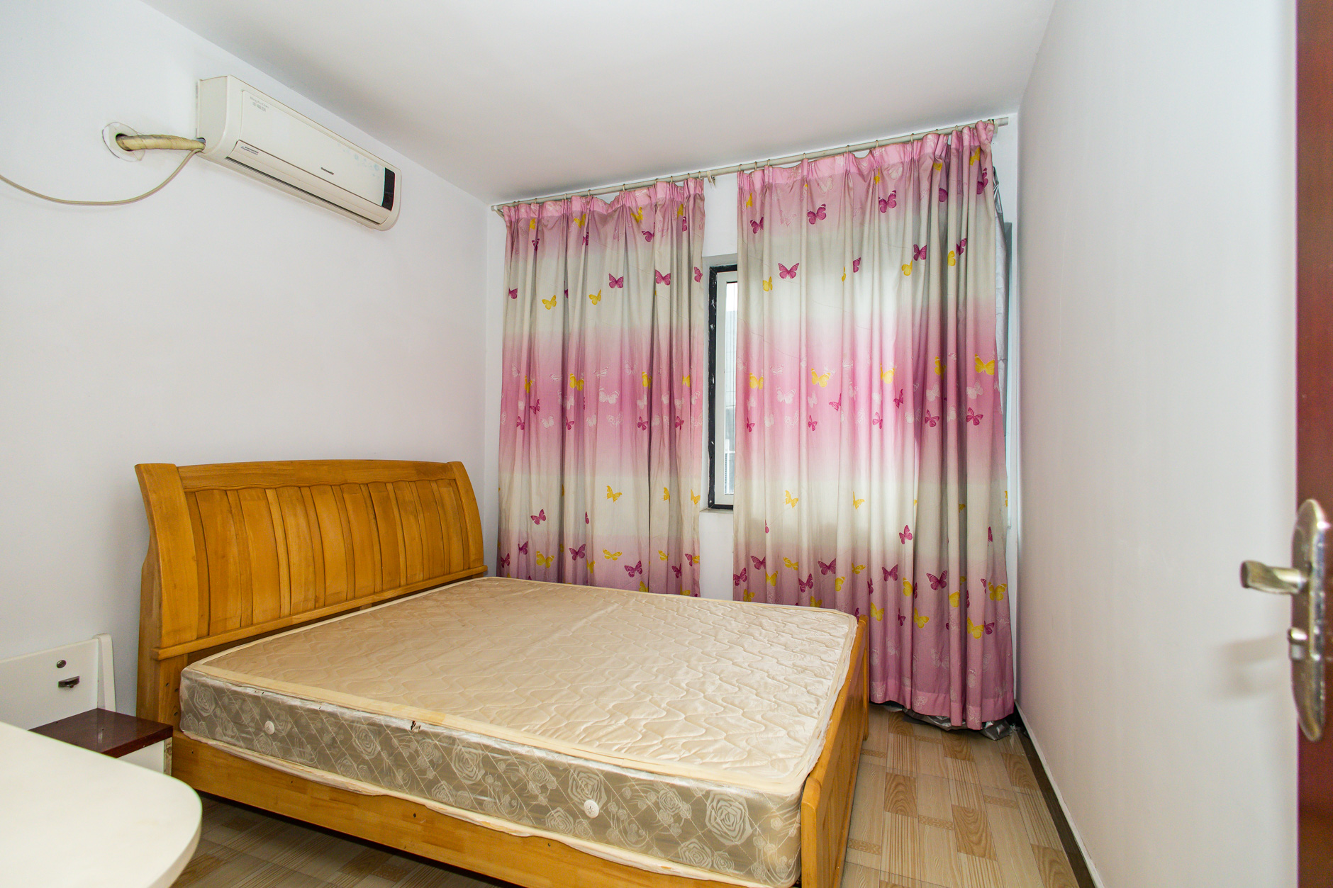 尚都花园城 2室2厅1卫 57.8万 尚都花园城 2室2厅1卫 57.8万卧室