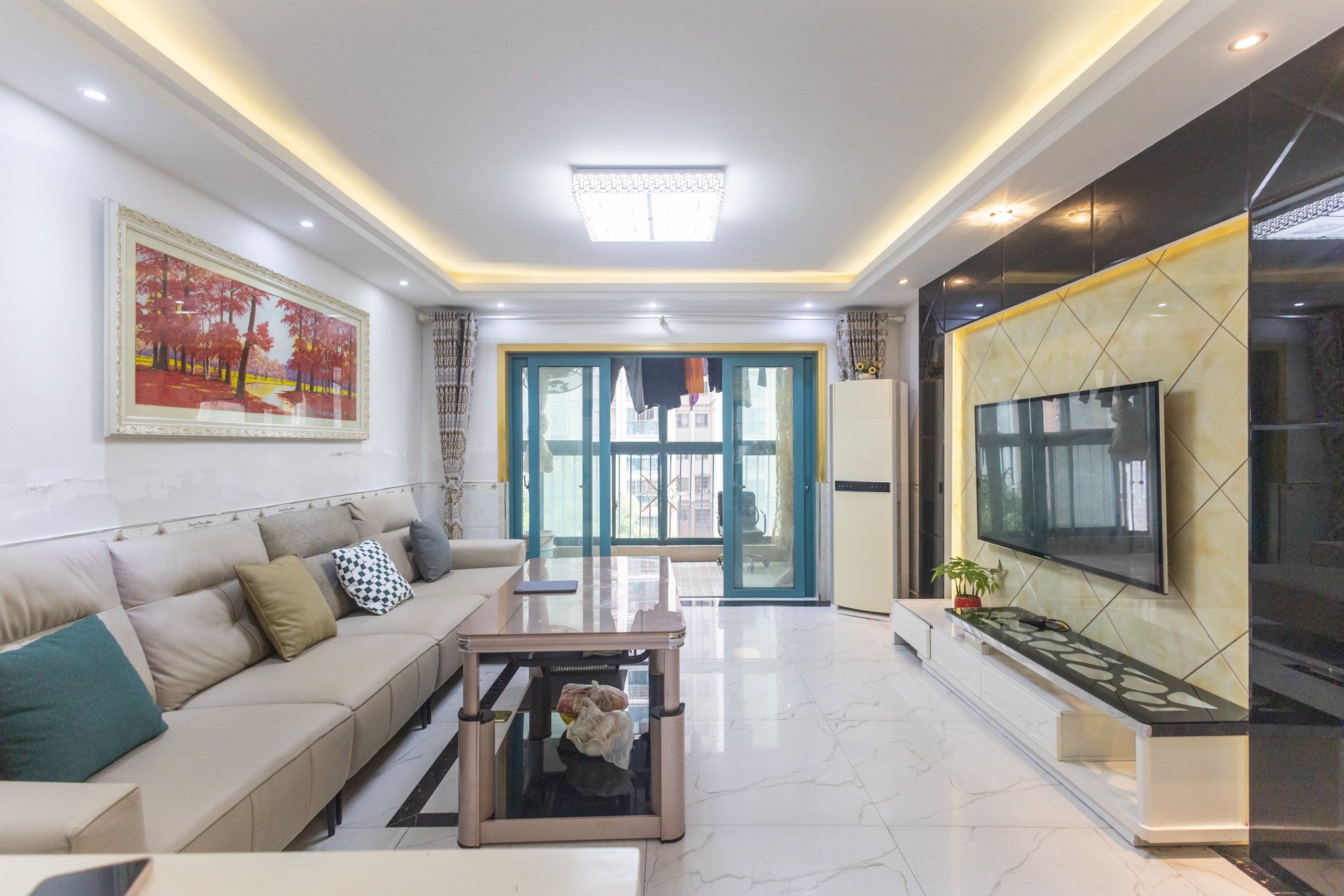 蝴蝶谷 3室2厅2卫 85.0万 蝴蝶谷 3室2厅2卫 85.0万客厅