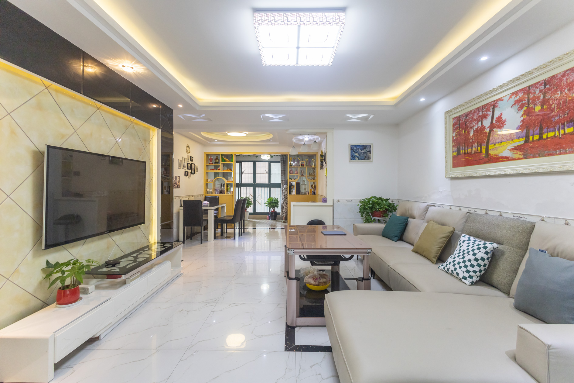 蝴蝶谷 3室2厅2卫 85.0万 蝴蝶谷 3室2厅2卫 85.0万客厅