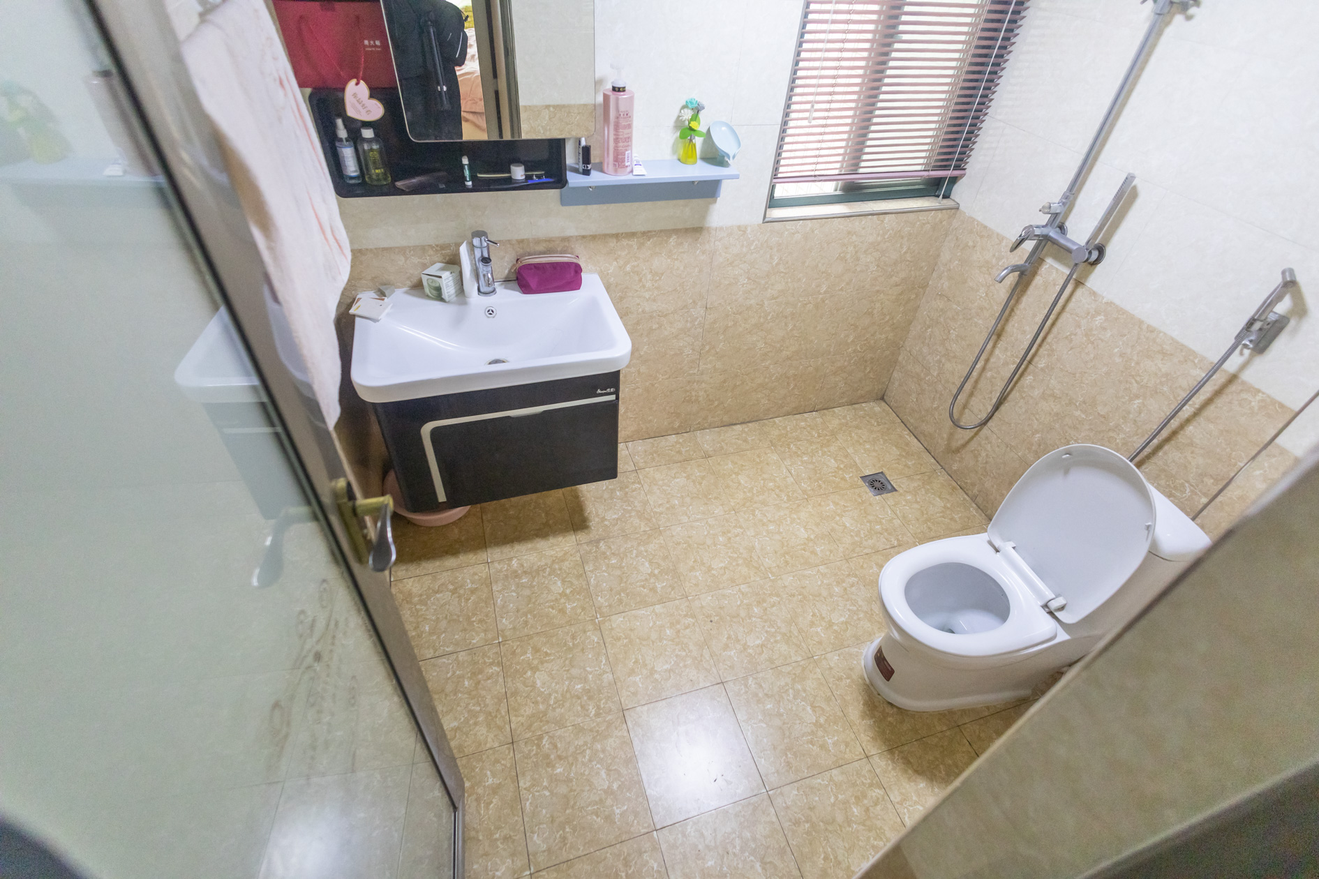 蝴蝶谷 3室2厅2卫 85.0万 蝴蝶谷 3室2厅2卫 85.0万卫生间