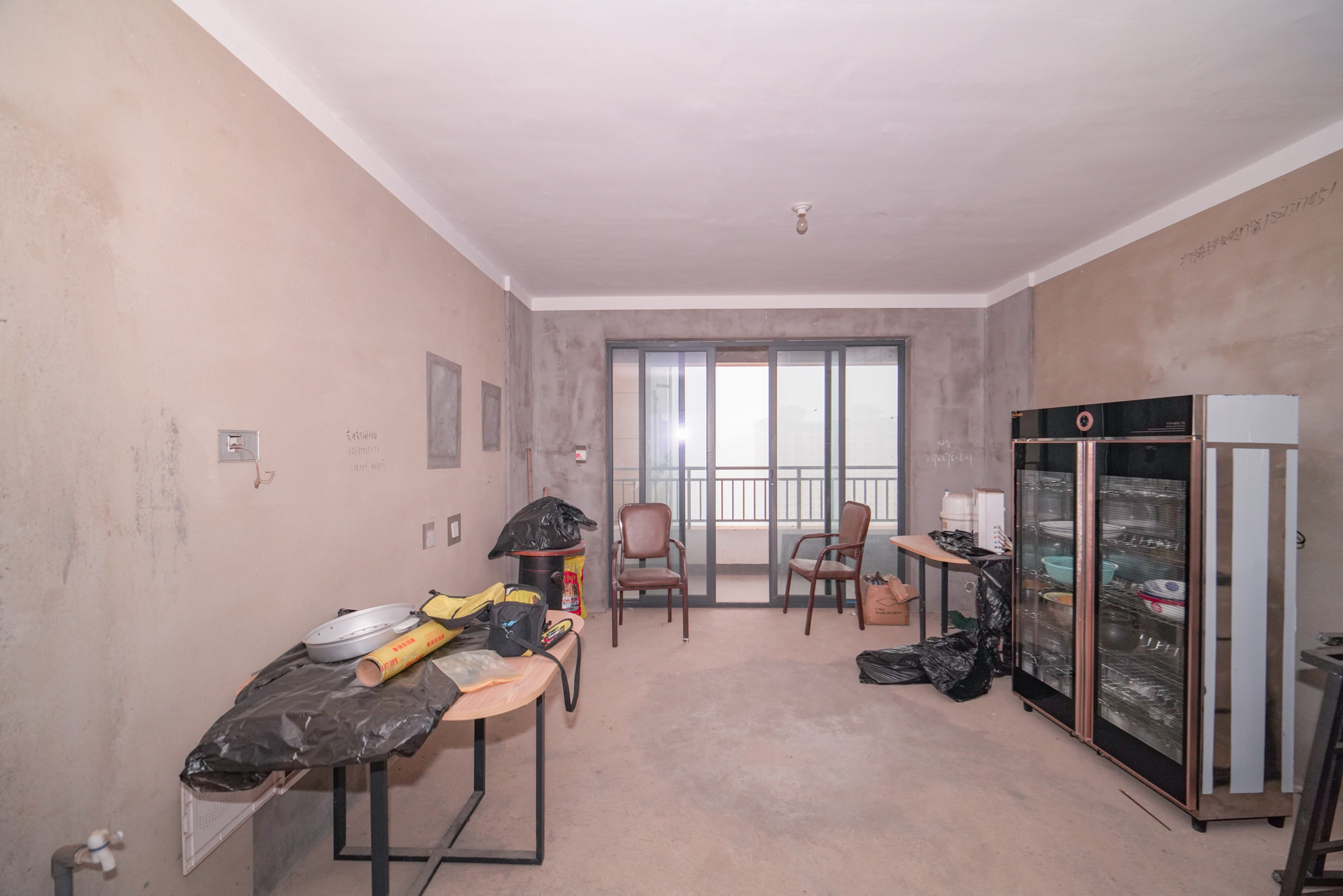 荣盛岳麓峰景 4室2厅2卫 90.0万 荣盛岳麓峰景 4室2厅2卫 90.0万客厅