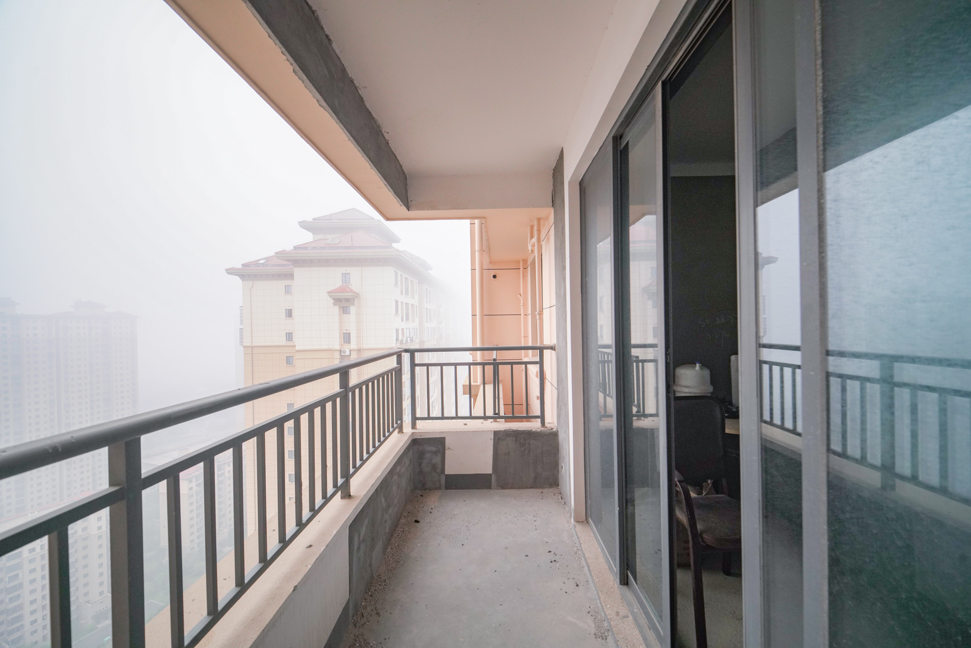 荣盛岳麓峰景 4室2厅2卫 90.0万 荣盛岳麓峰景 4室2厅2卫 90.0万阳台