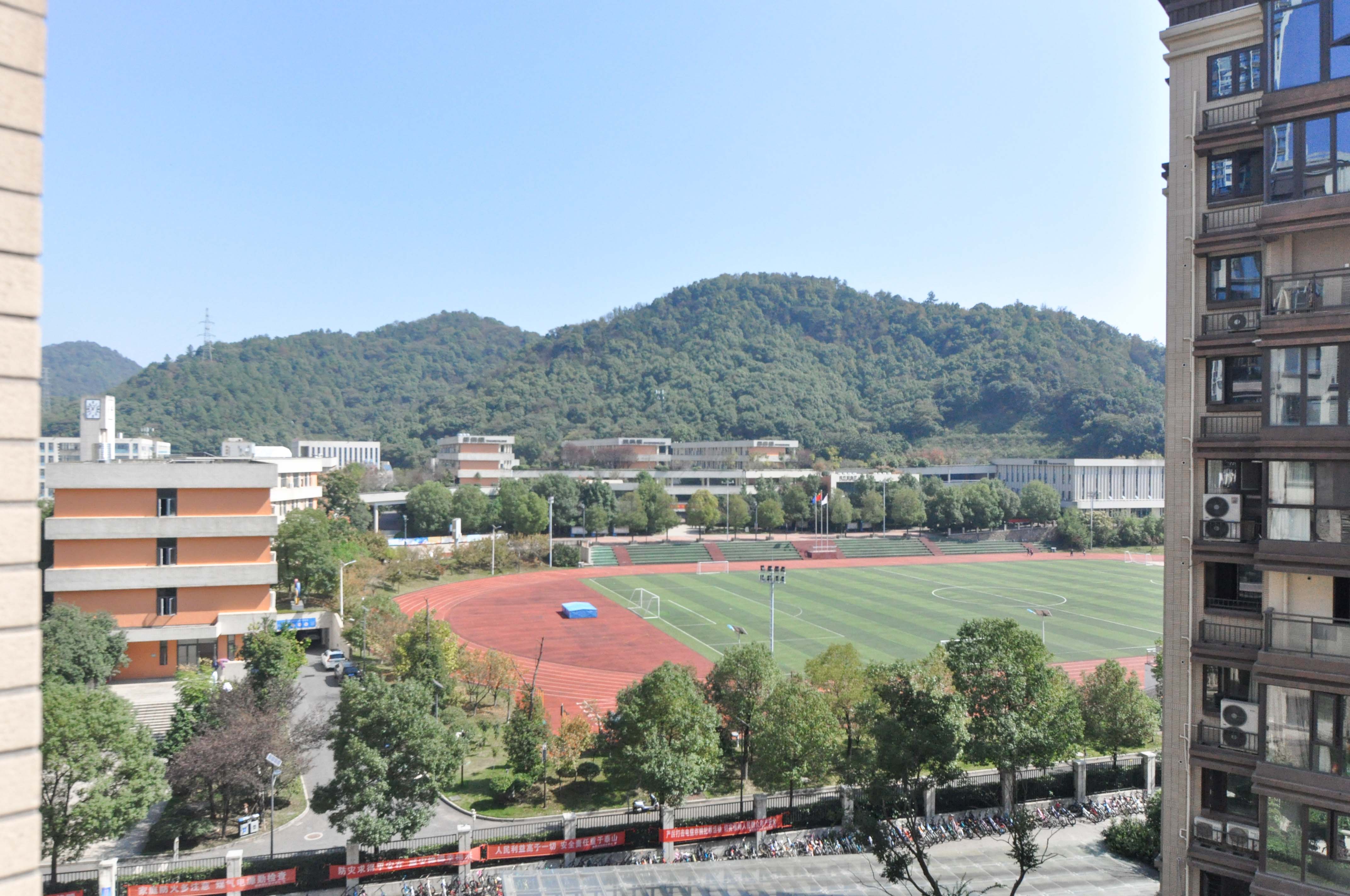 梅溪正荣府  4室2厅2卫   235.00万其他