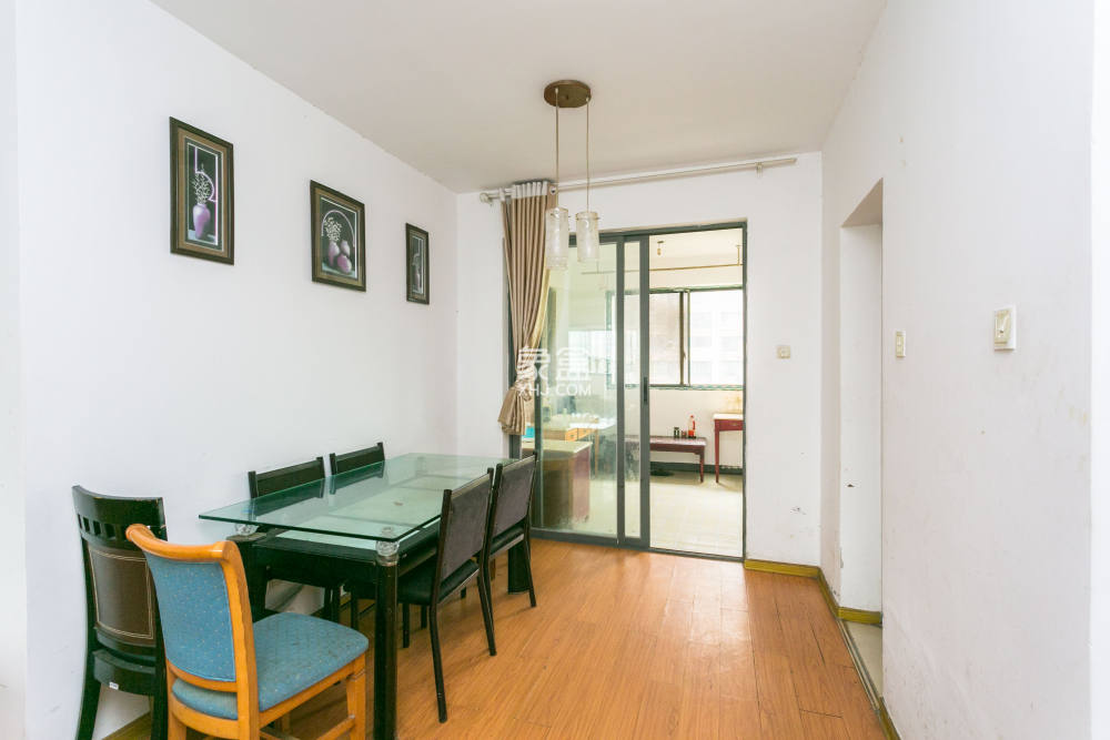 鑫远湘府华城 3室2厅1卫 140.0万