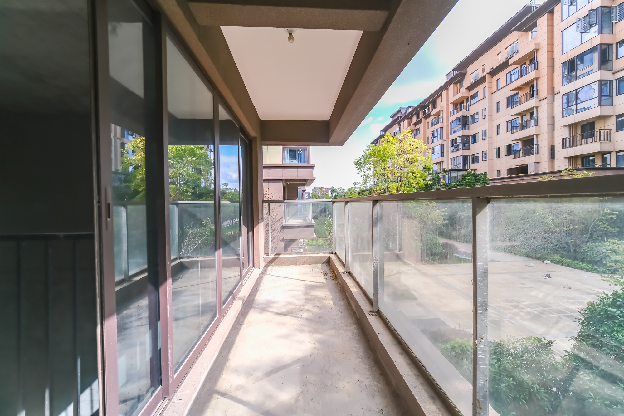 合能枫丹新里  5室2厅2卫    155.0万 合能枫丹新里  5室2厅2卫    155.0万阳台