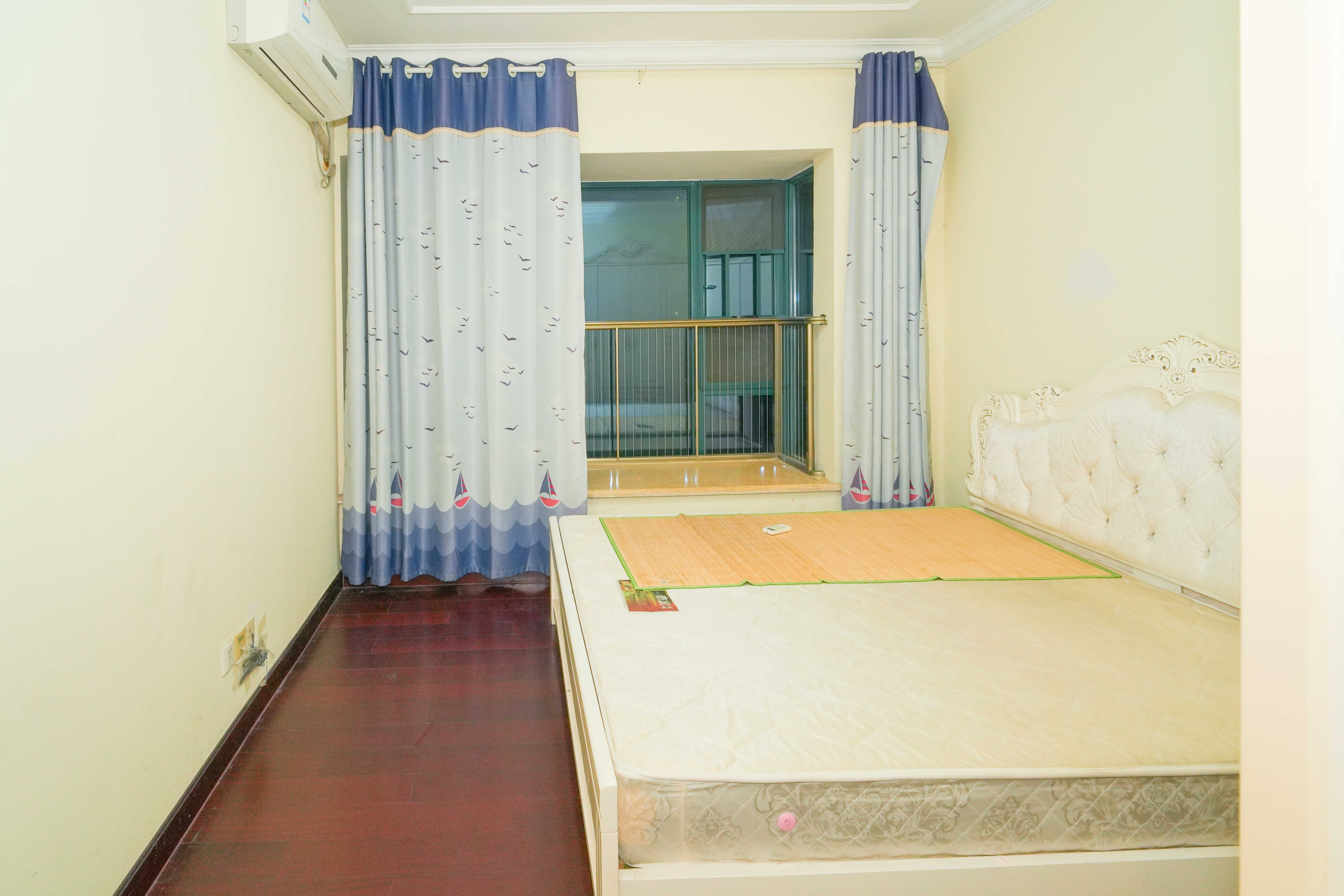 恒大御景湾  3室2厅2卫   160.00万卧室