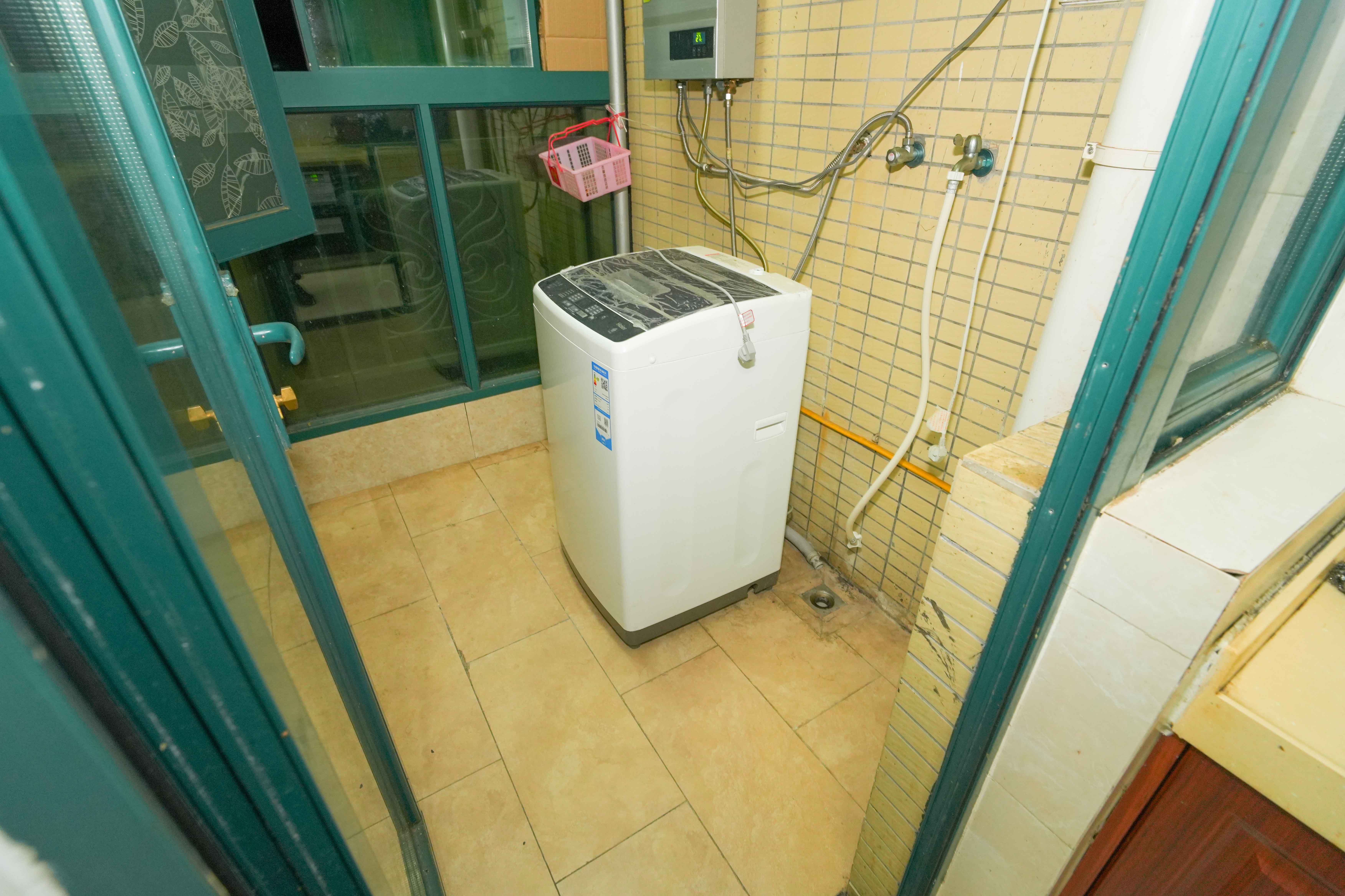 恒大御景湾  3室2厅2卫   160.00万阳台