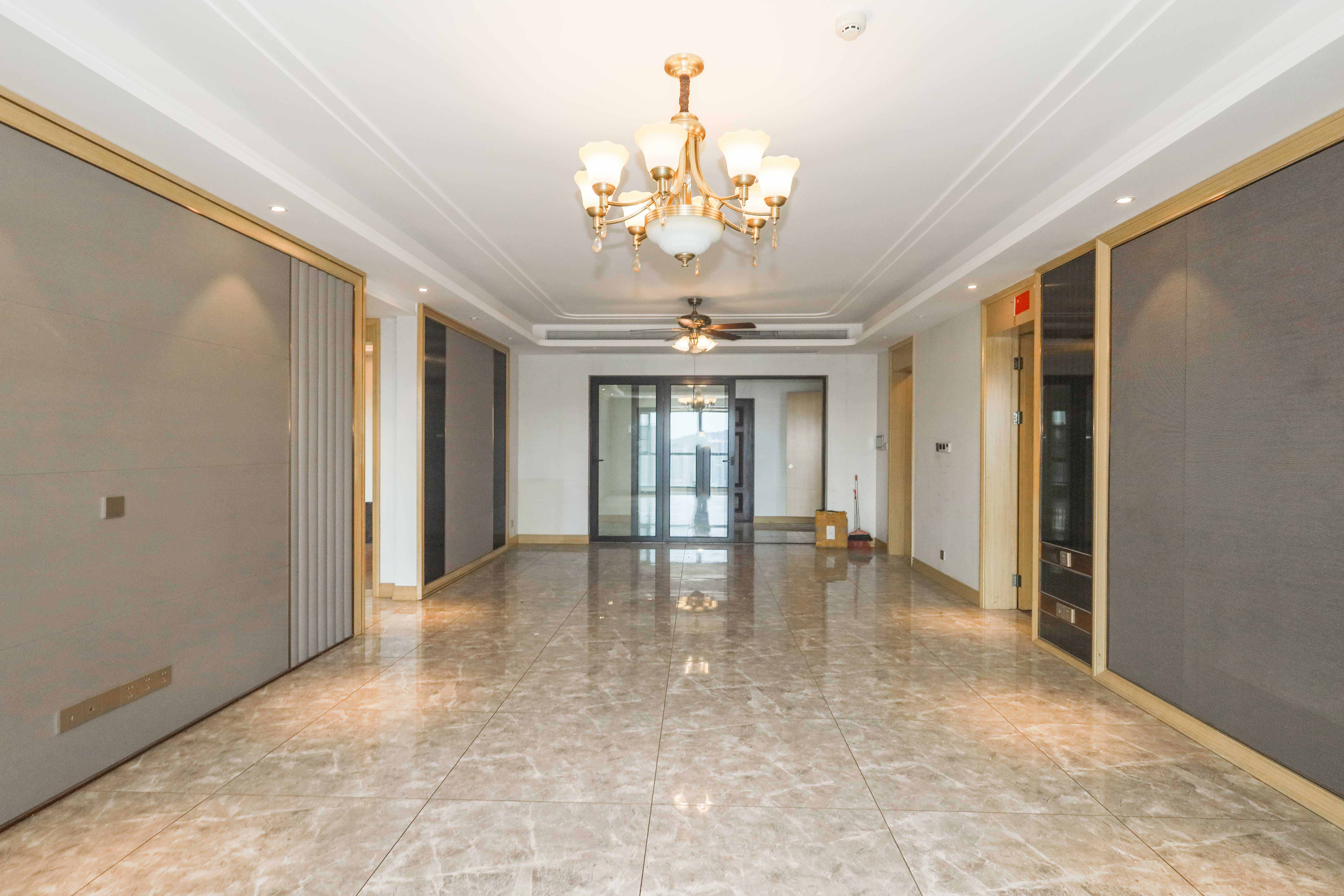 晟通牡丹舸  3室2厅2卫    355.0万客厅