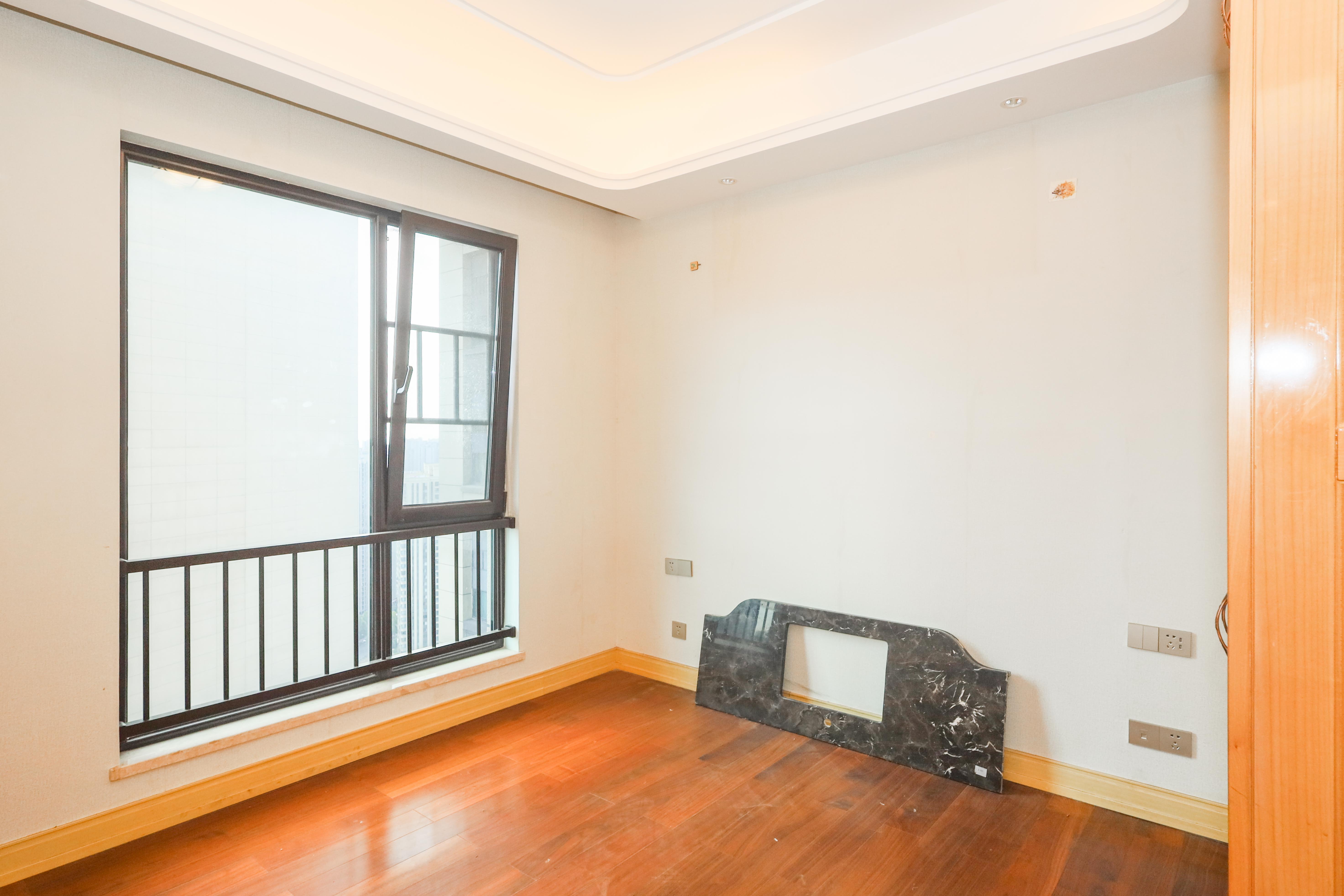 晟通牡丹舸  3室2厅2卫    355.0万卧室