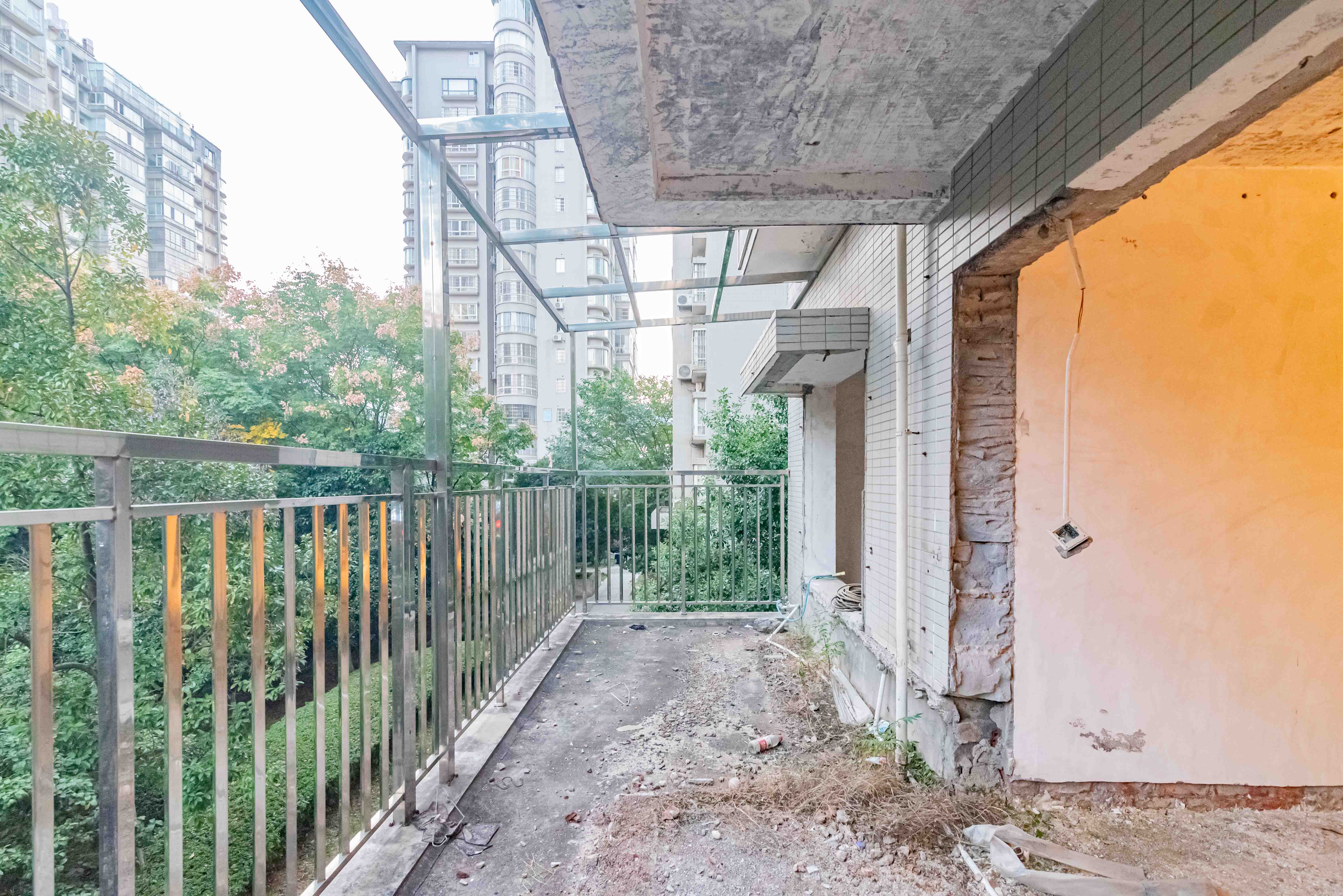 月湖兰庭  2室2厅1卫   80.00万阳台