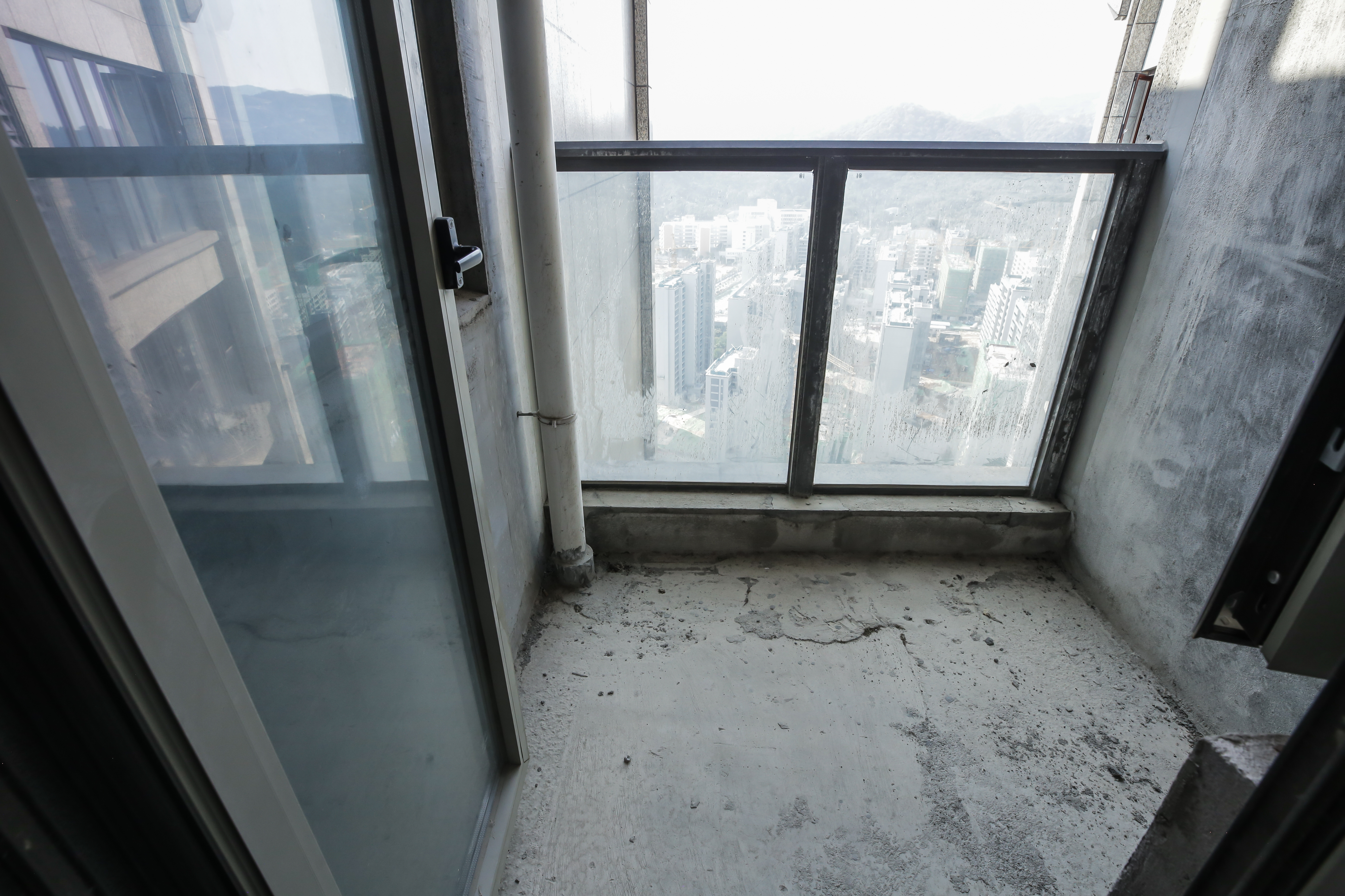 万象府台  3室2厅2卫   205.00万阳台