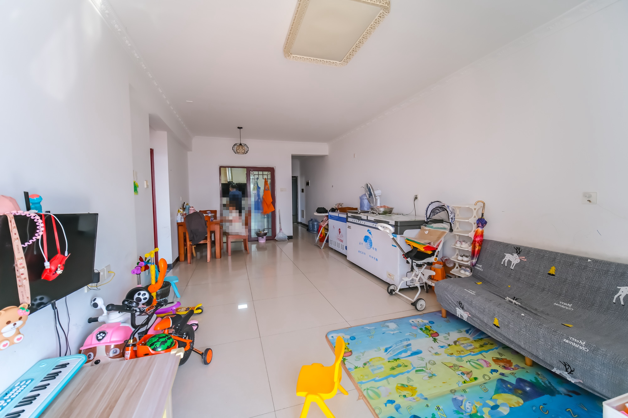 和悦城(蟠龙景苑)  3室2厅1卫    71.8万客厅