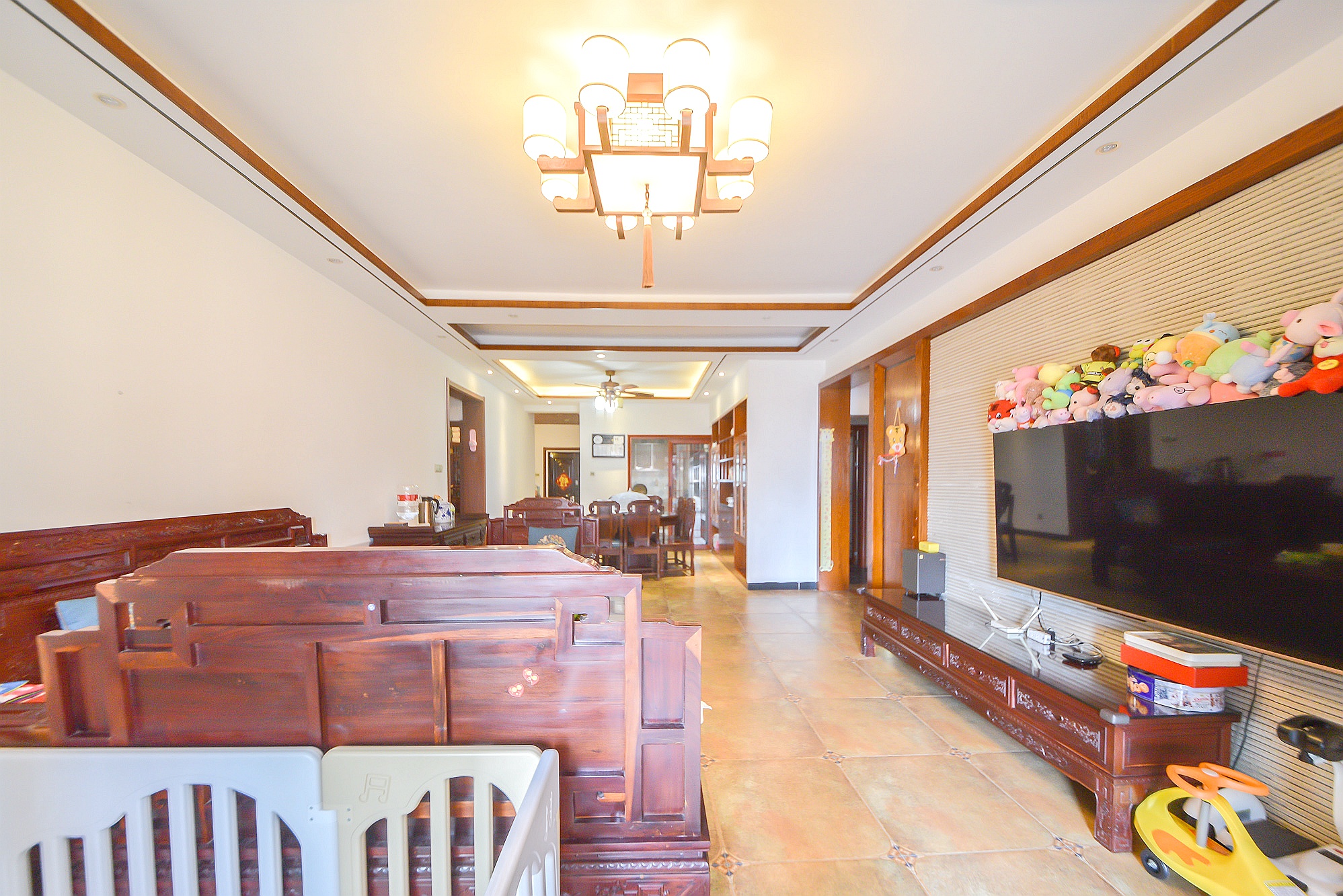 芒果天地(芒果雅苑)  4室2厅2卫    168.0万客厅