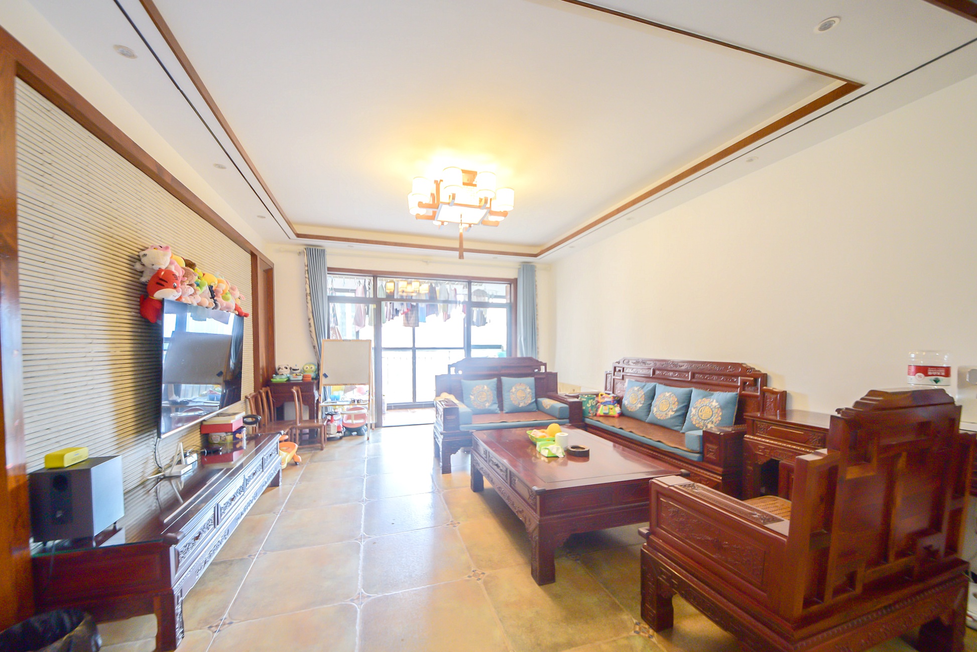 芒果天地(芒果雅苑)  4室2厅2卫    168.0万客厅