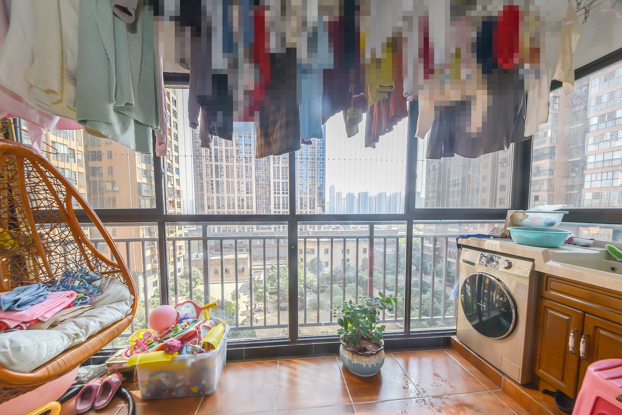 芒果天地(芒果雅苑)  4室2厅2卫    168.0万阳台