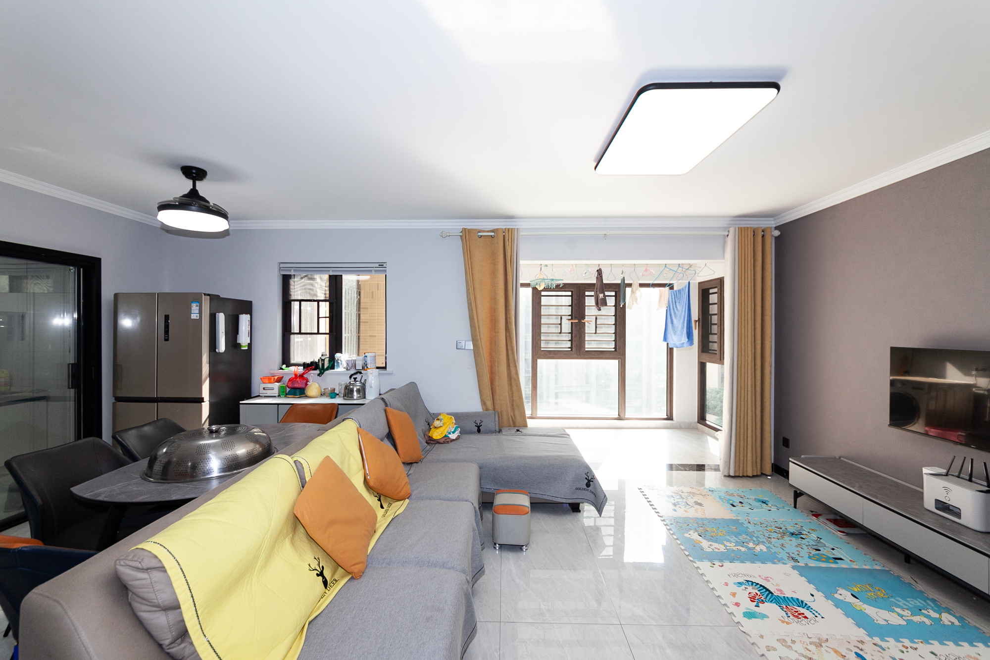 时代倾城五期 4室2厅2卫 129.0万 时代倾城五期 4室2厅2卫 129.0万客厅