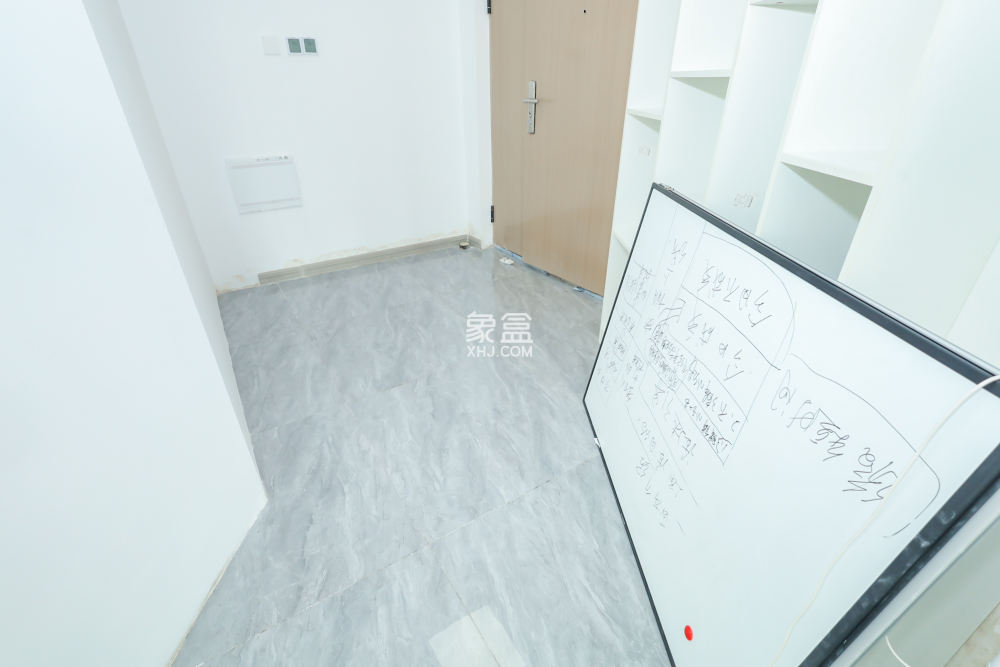 世茂鉑曼   121.0㎡     120.00萬(wàn)