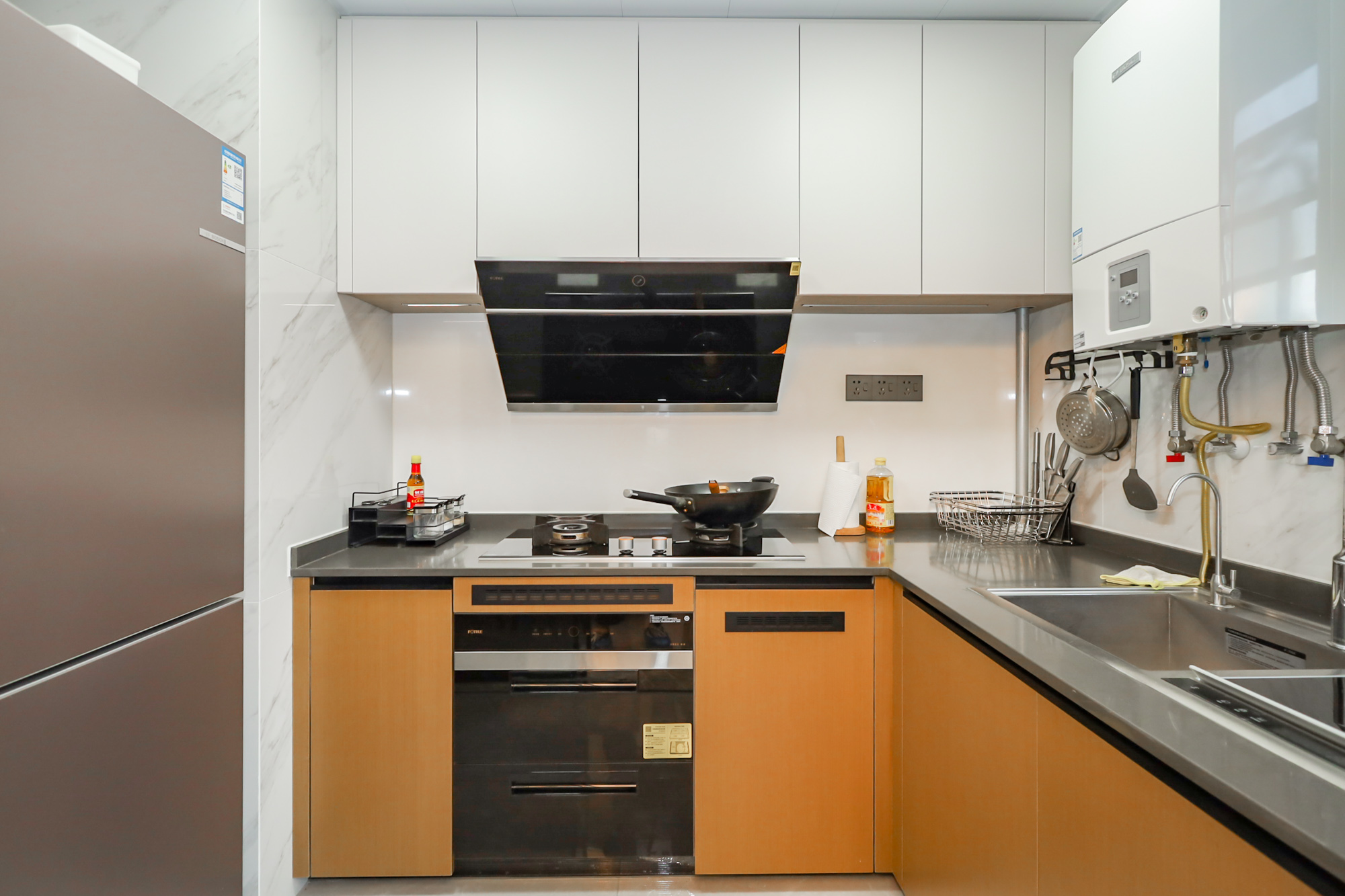 万科里金域国际  4室2厅2卫    318.0万厨房