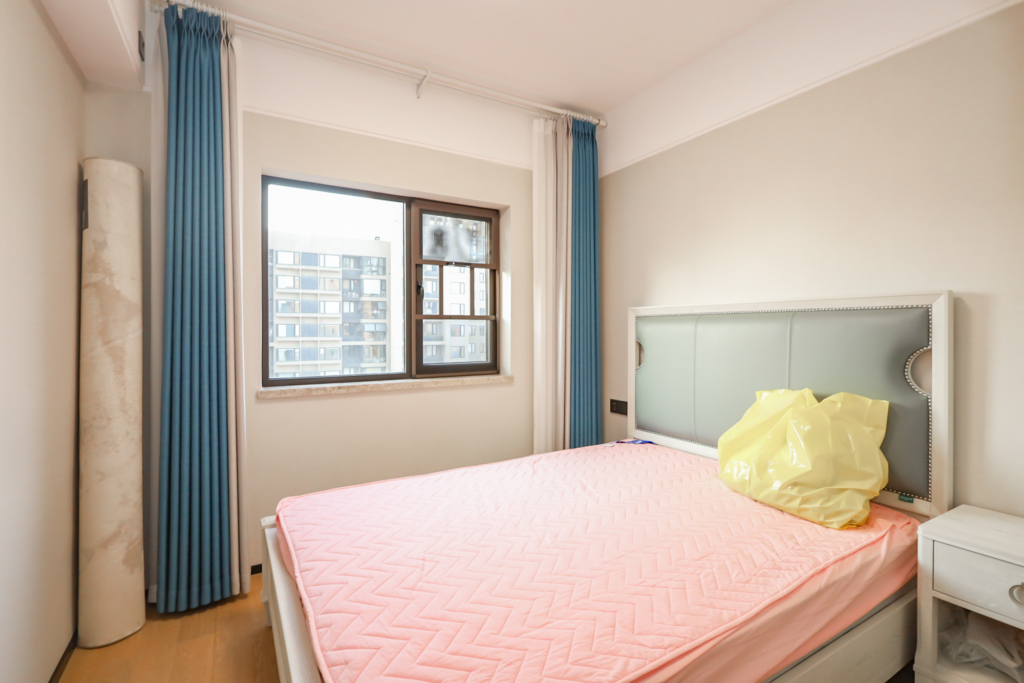 万科里金域国际  4室2厅2卫    318.0万卧室