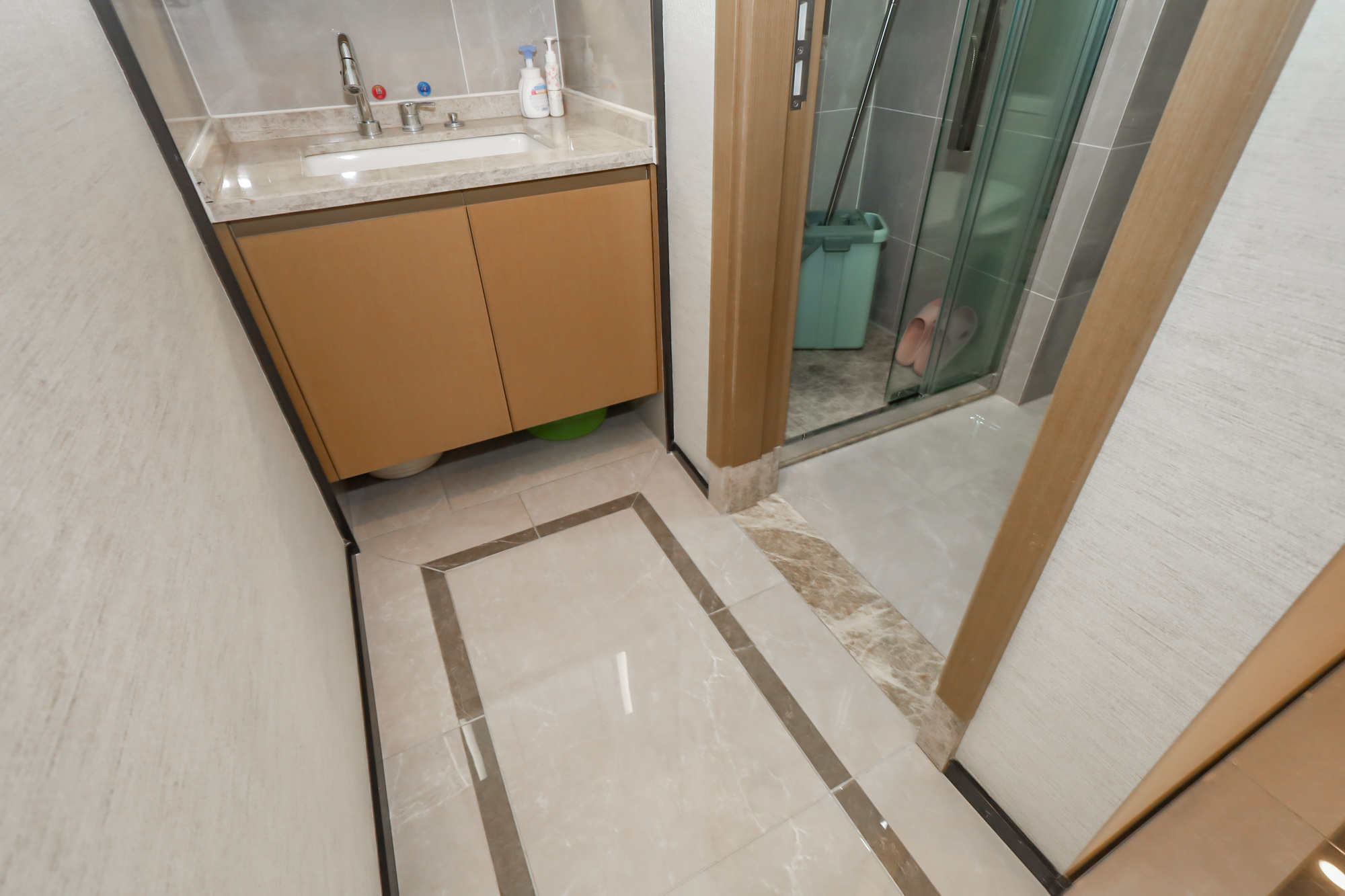 万科里金域国际  4室2厅2卫    318.0万卫生间