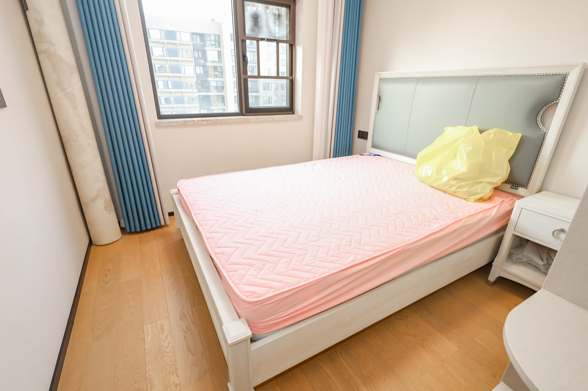 万科里金域国际  4室2厅2卫    318.0万卧室