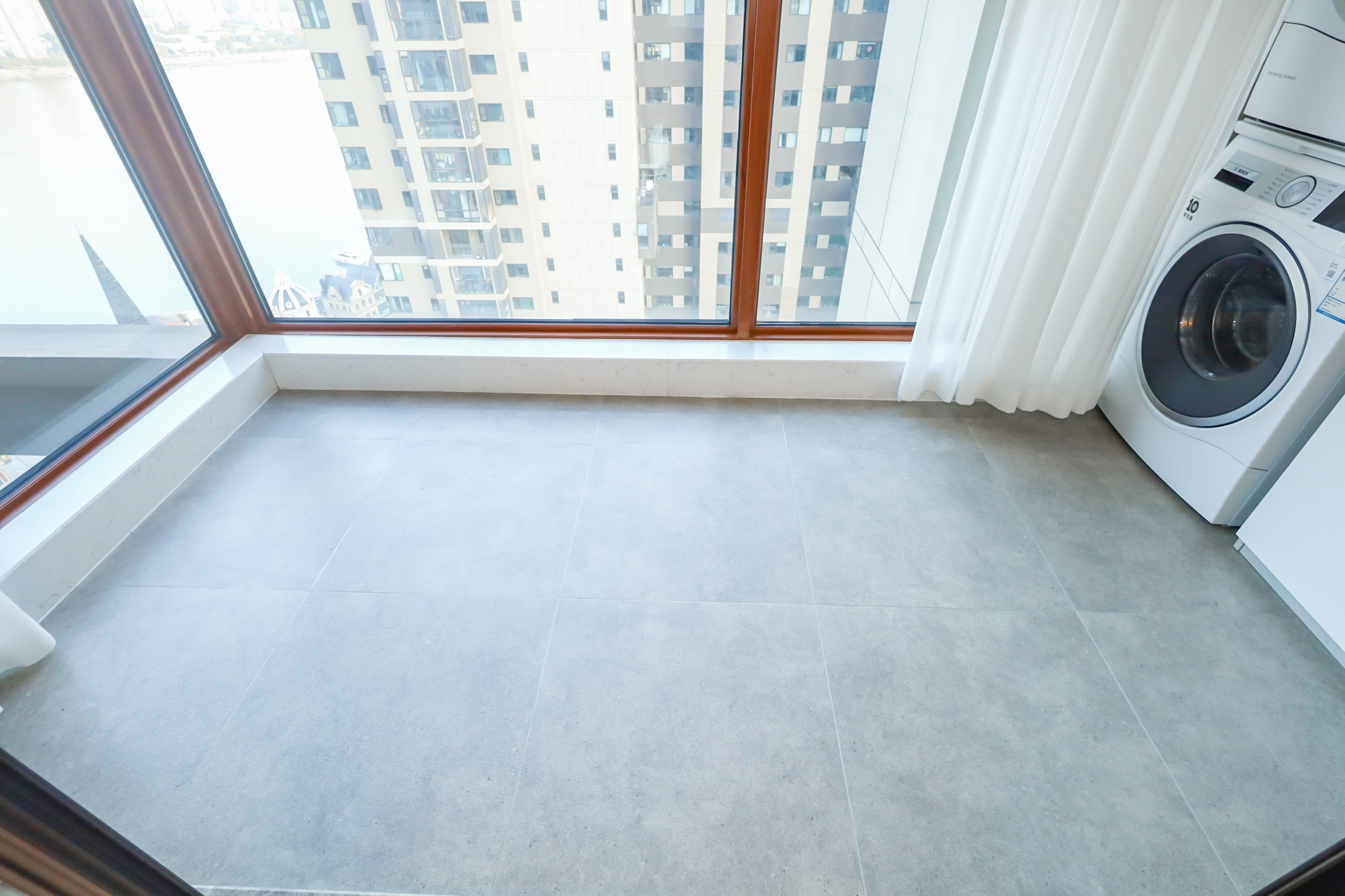 万科里金域国际  4室2厅2卫    318.0万阳台